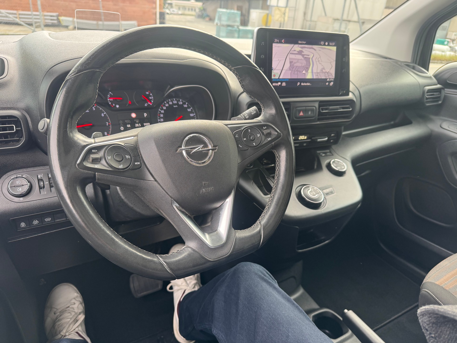 OPEL Combo Life XL 1.2 Ultimate-image-26