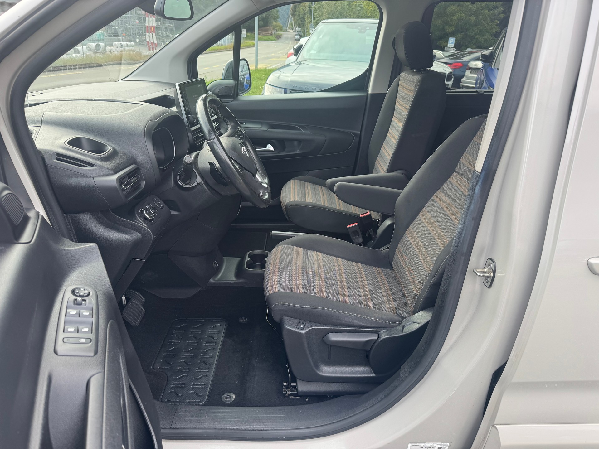 OPEL Combo Life XL 1.2 Ultimate-image-11