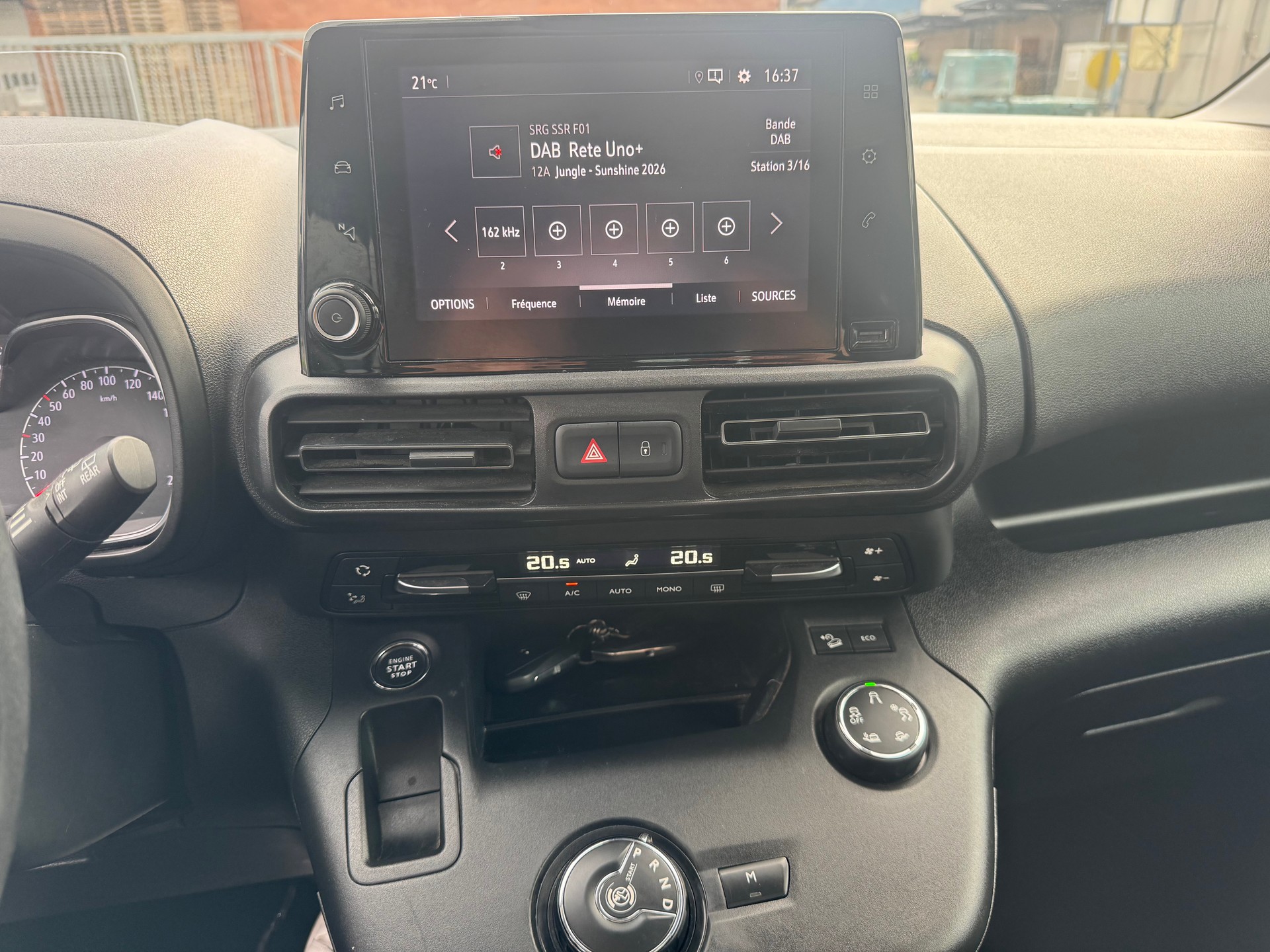 OPEL Combo Life XL 1.2 Ultimate-image-19