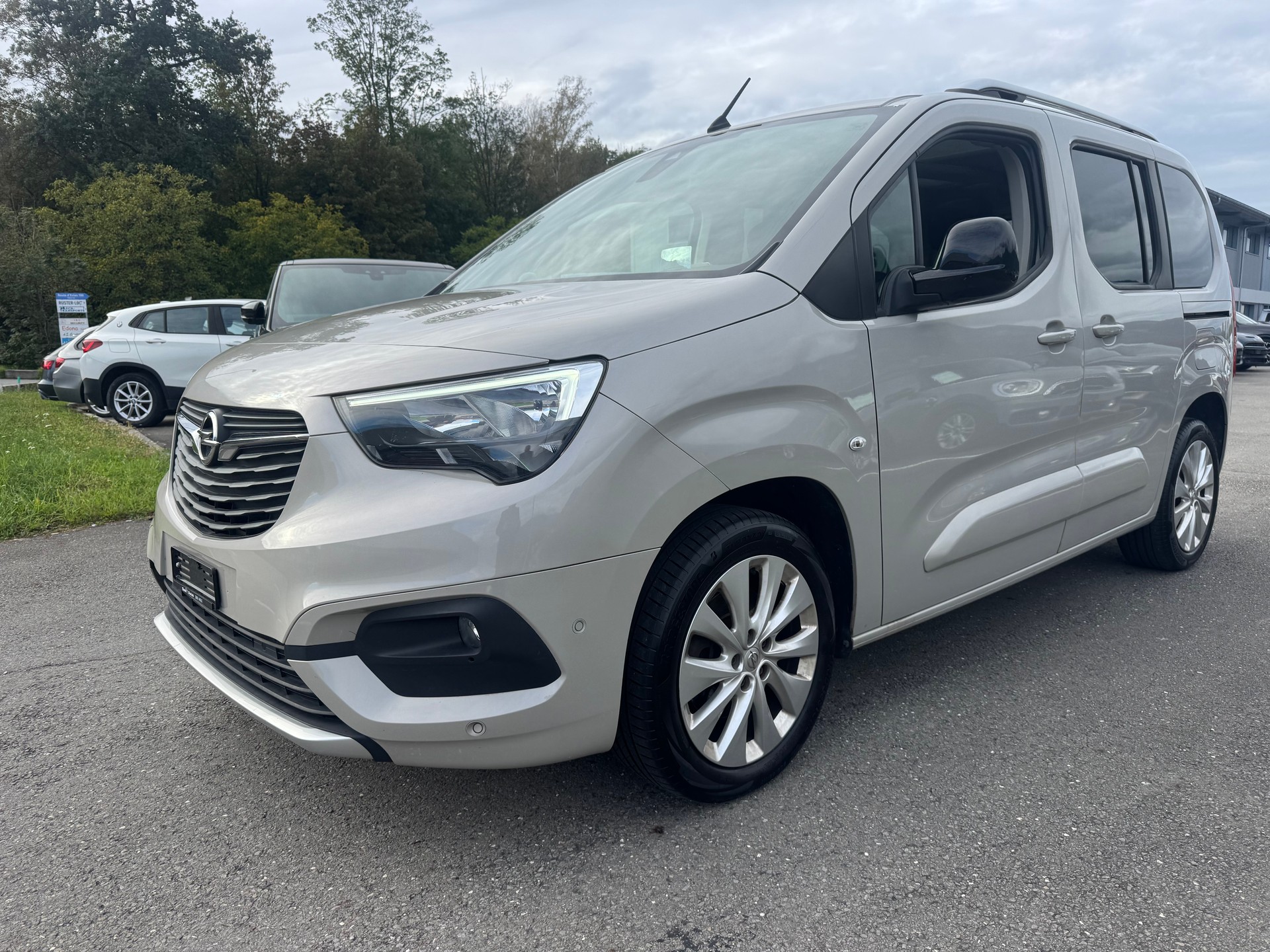 OPEL Combo Life XL 1.2 Ultimate-image-0