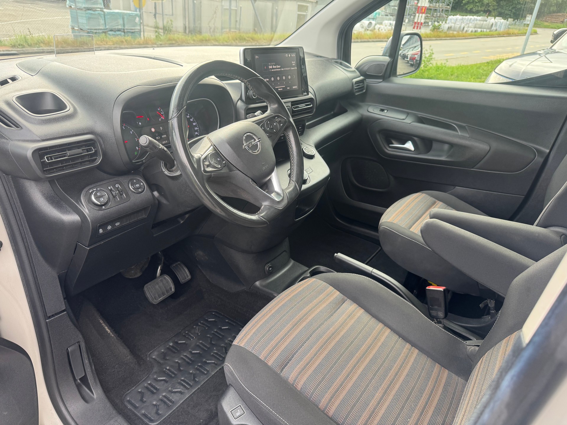 OPEL Combo Life XL 1.2 Ultimate-image-13