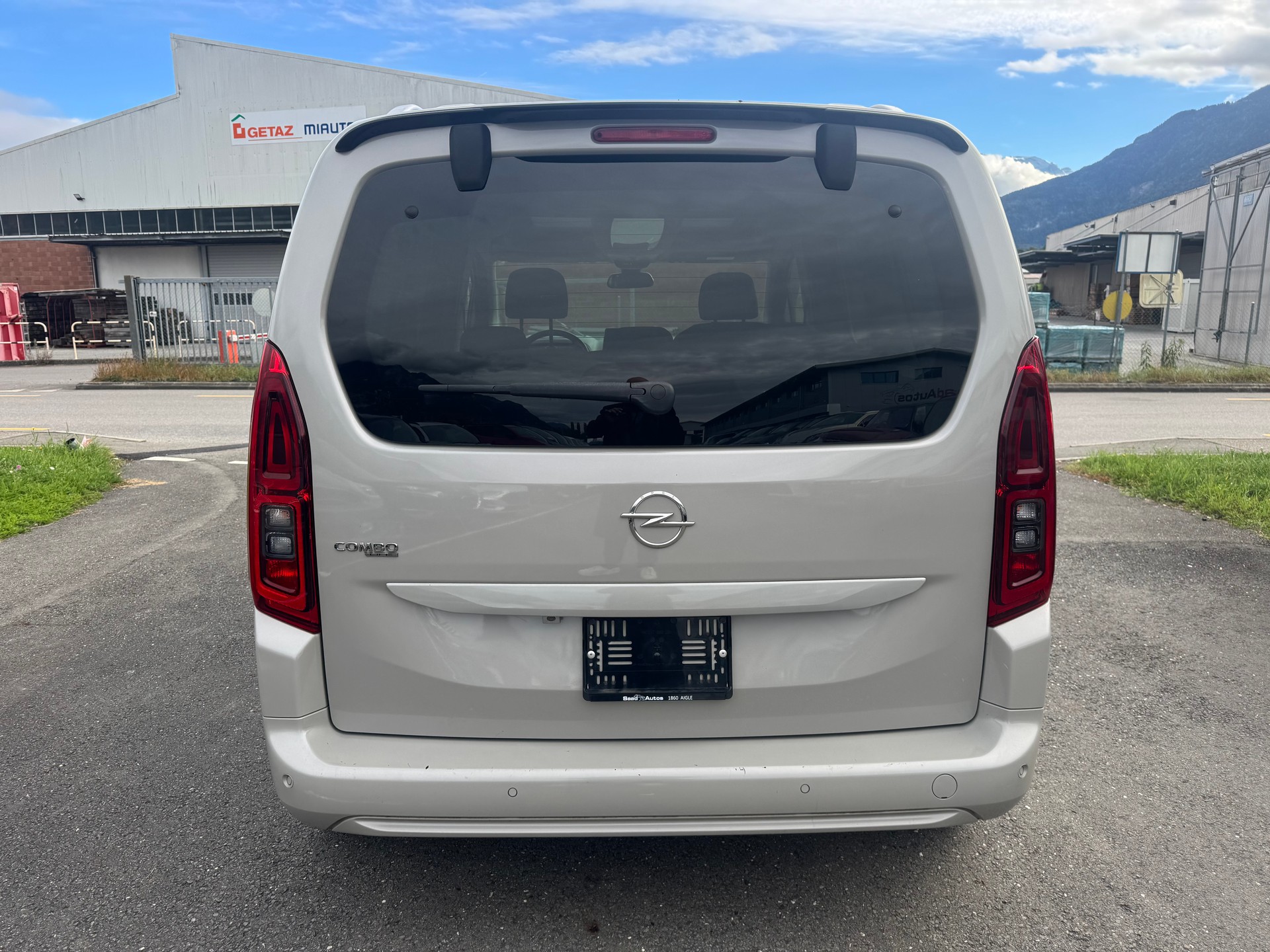 OPEL Combo Life XL 1.2 Ultimate-image-6