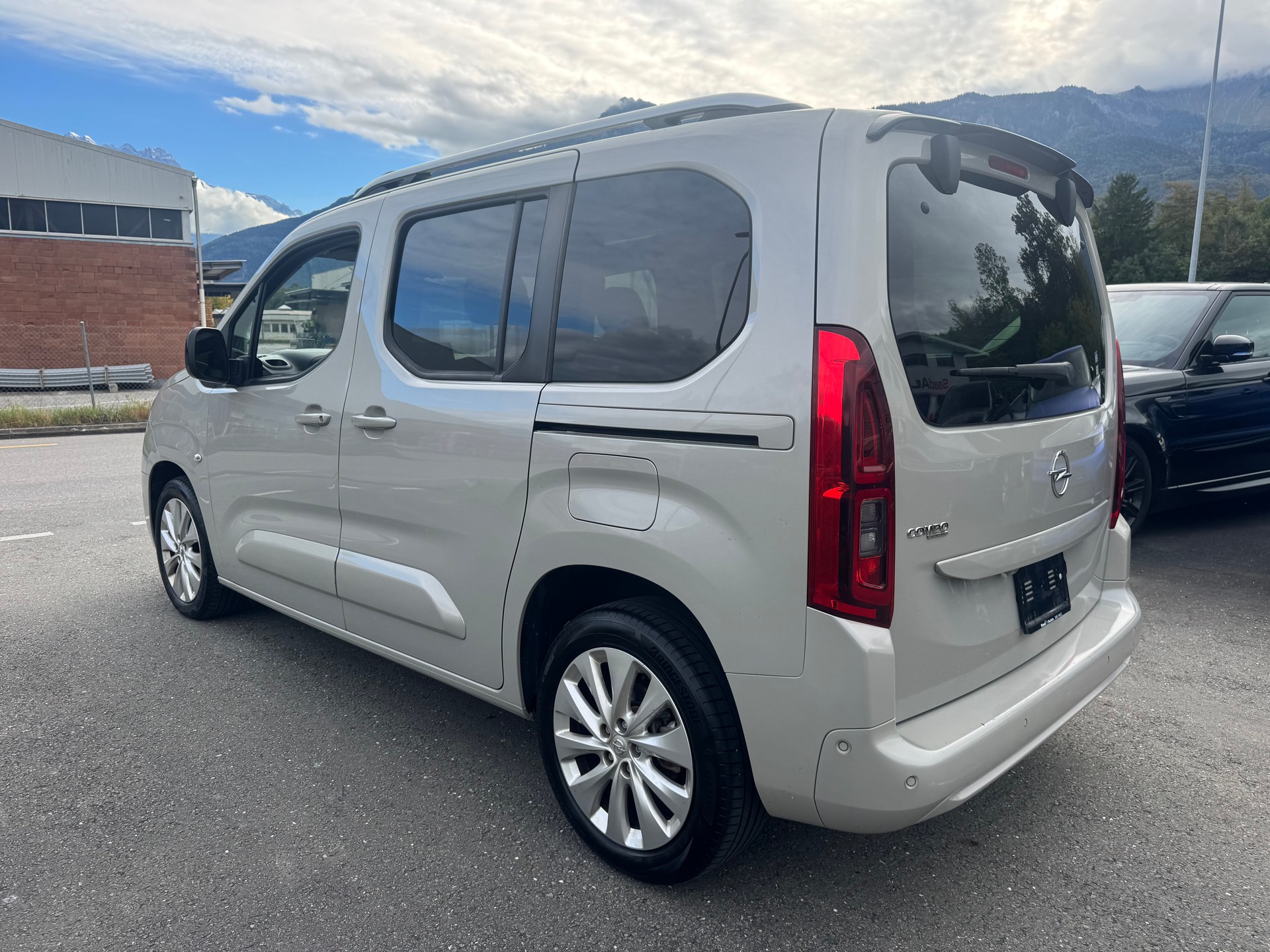 OPEL Combo Life XL 1.2 Ultimate-image-7
