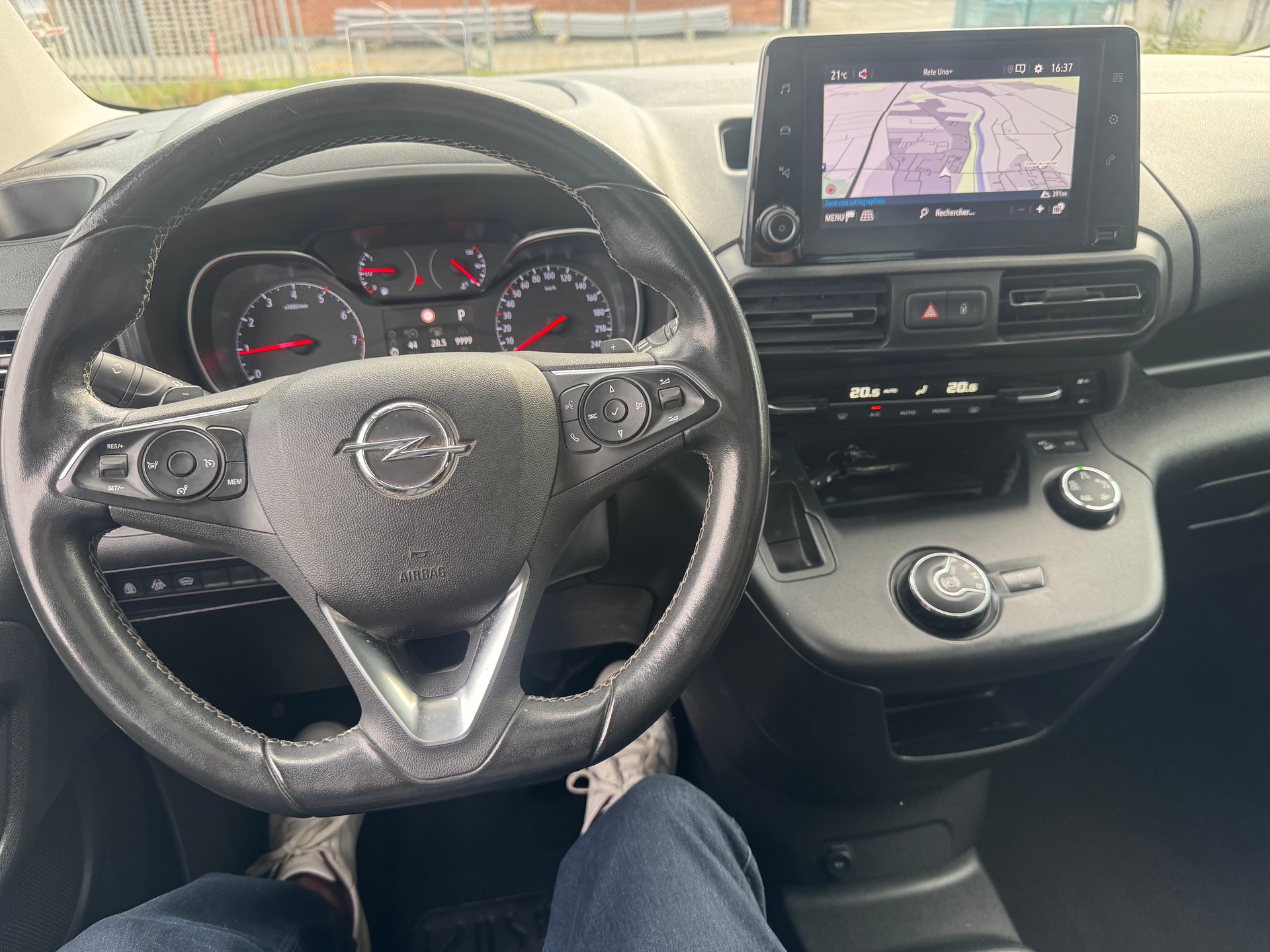 OPEL Combo Life XL 1.2 Ultimate-image-25