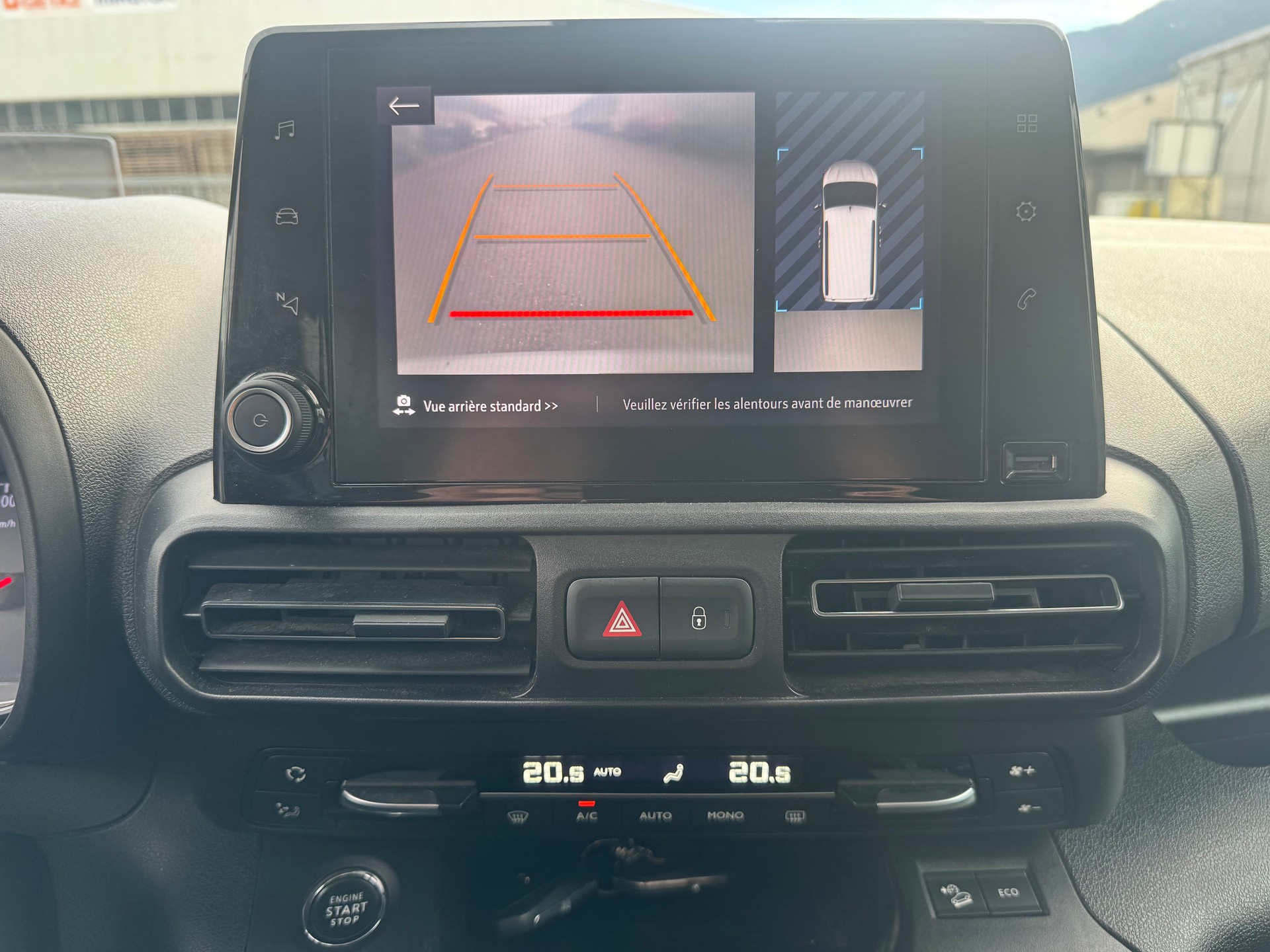 OPEL Combo Life XL 1.2 Ultimate-image-23
