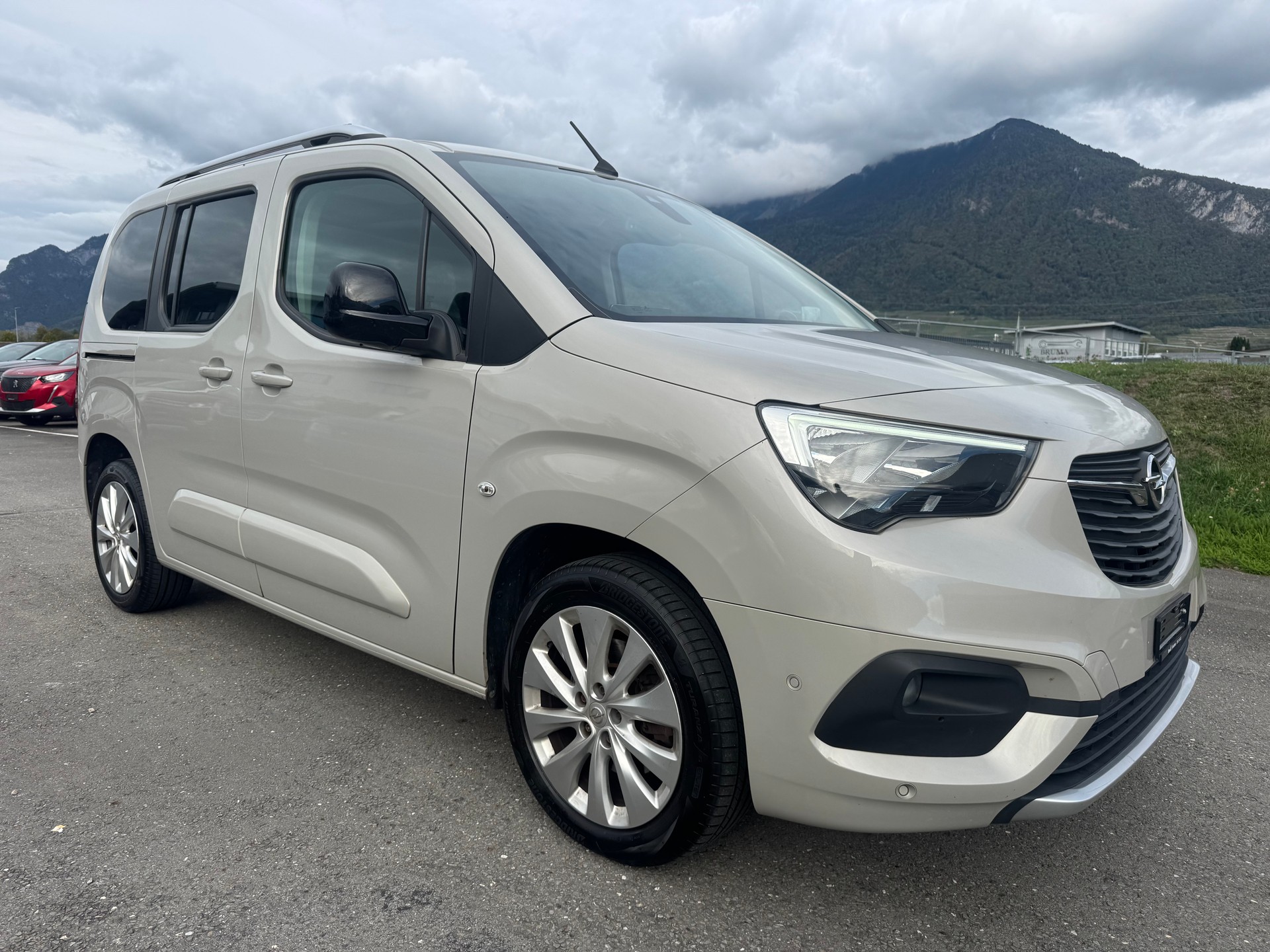 OPEL Combo Life XL 1.2 Ultimate-image-3