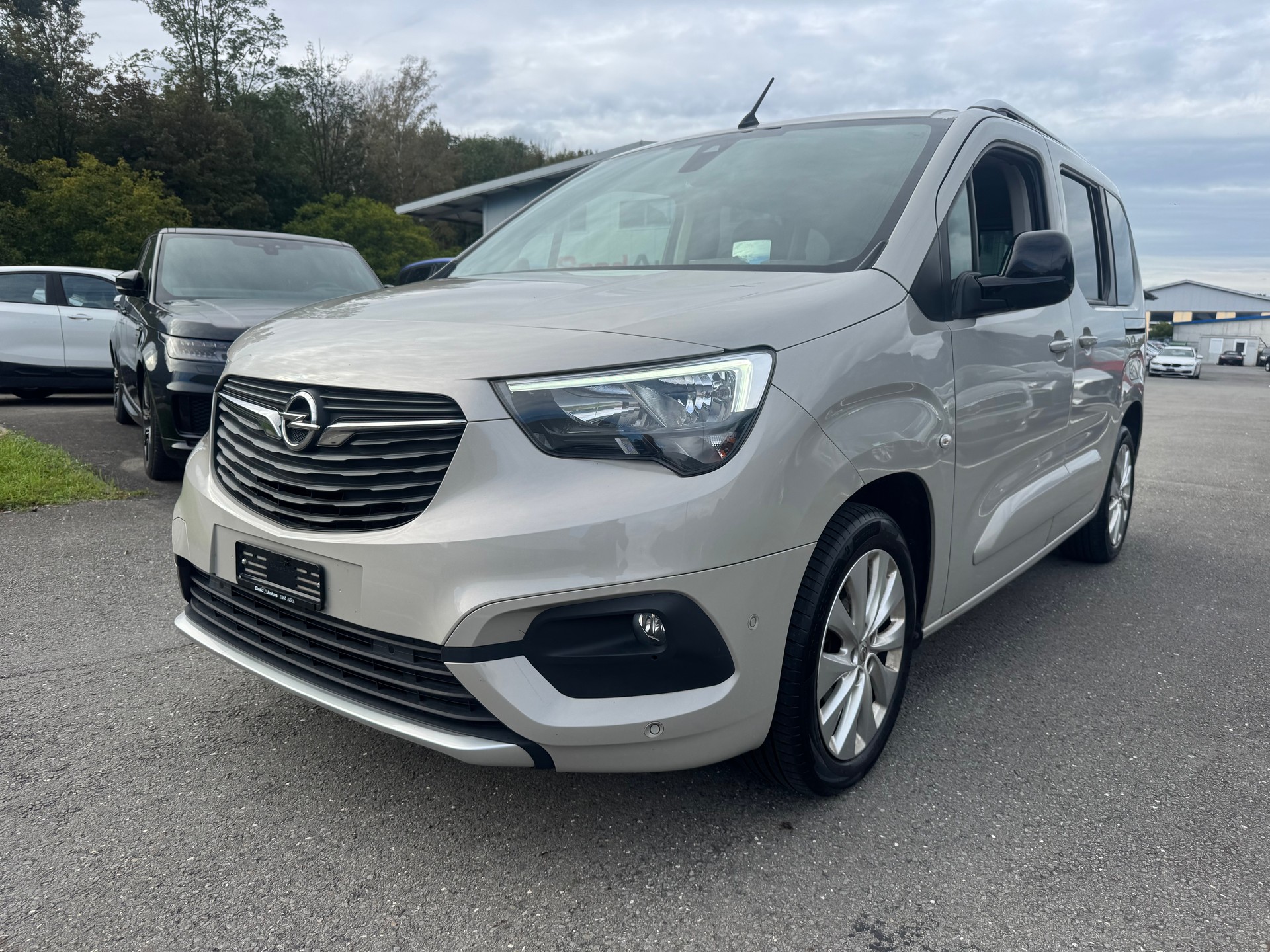 OPEL Combo Life XL 1.2 Ultimate-image-1