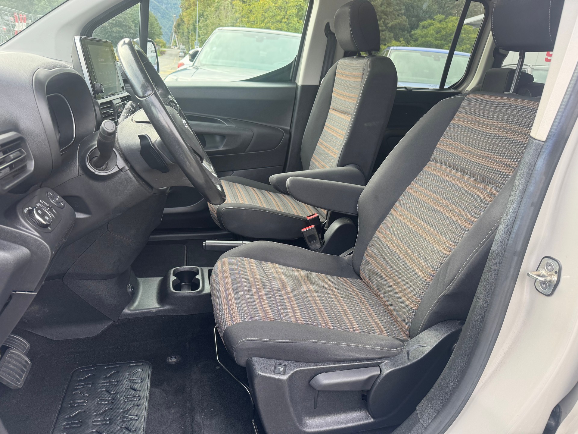 OPEL Combo Life XL 1.2 Ultimate-image-12
