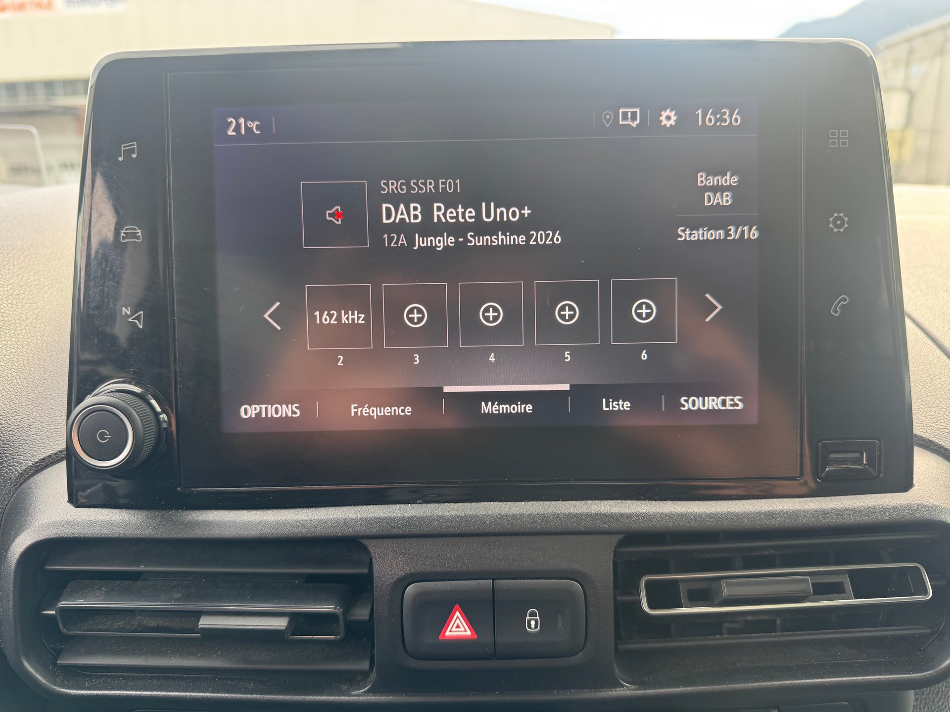 OPEL Combo Life XL 1.2 Ultimate-image-18