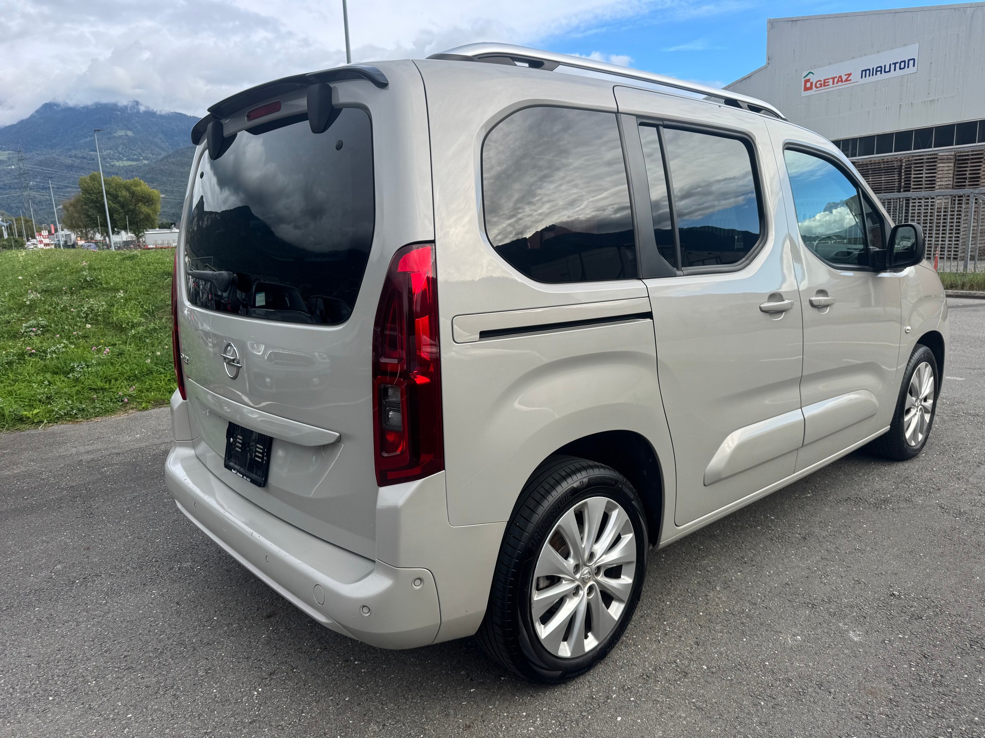 OPEL Combo Life XL 1.2 Ultimate-image-5