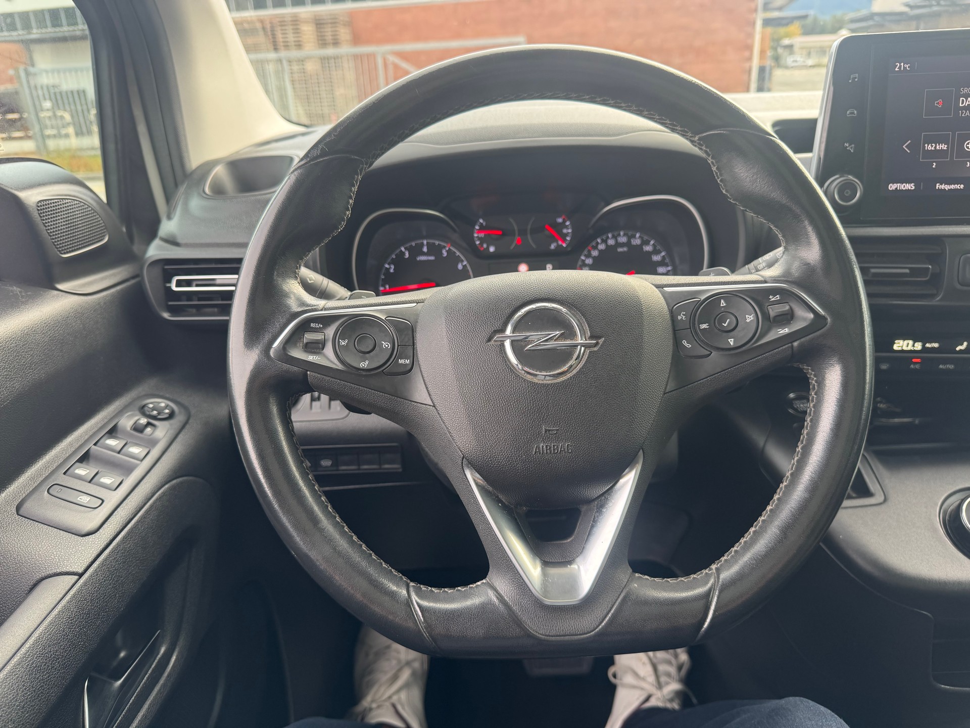 OPEL Combo Life XL 1.2 Ultimate-image-14