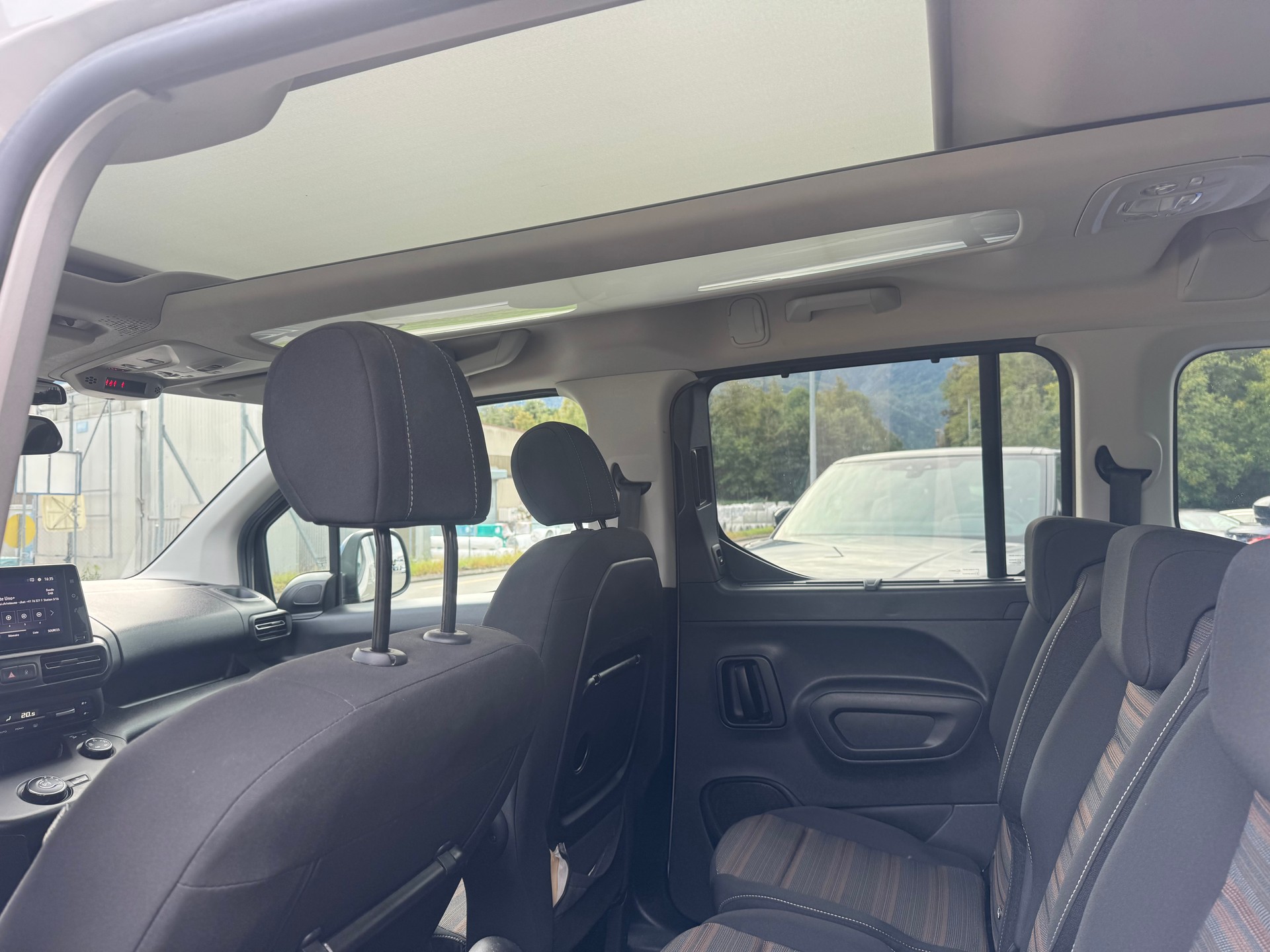 OPEL Combo Life XL 1.2 Ultimate-image-10