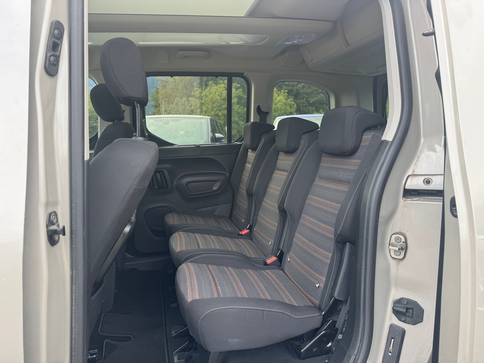 OPEL Combo Life XL 1.2 Ultimate-image-9