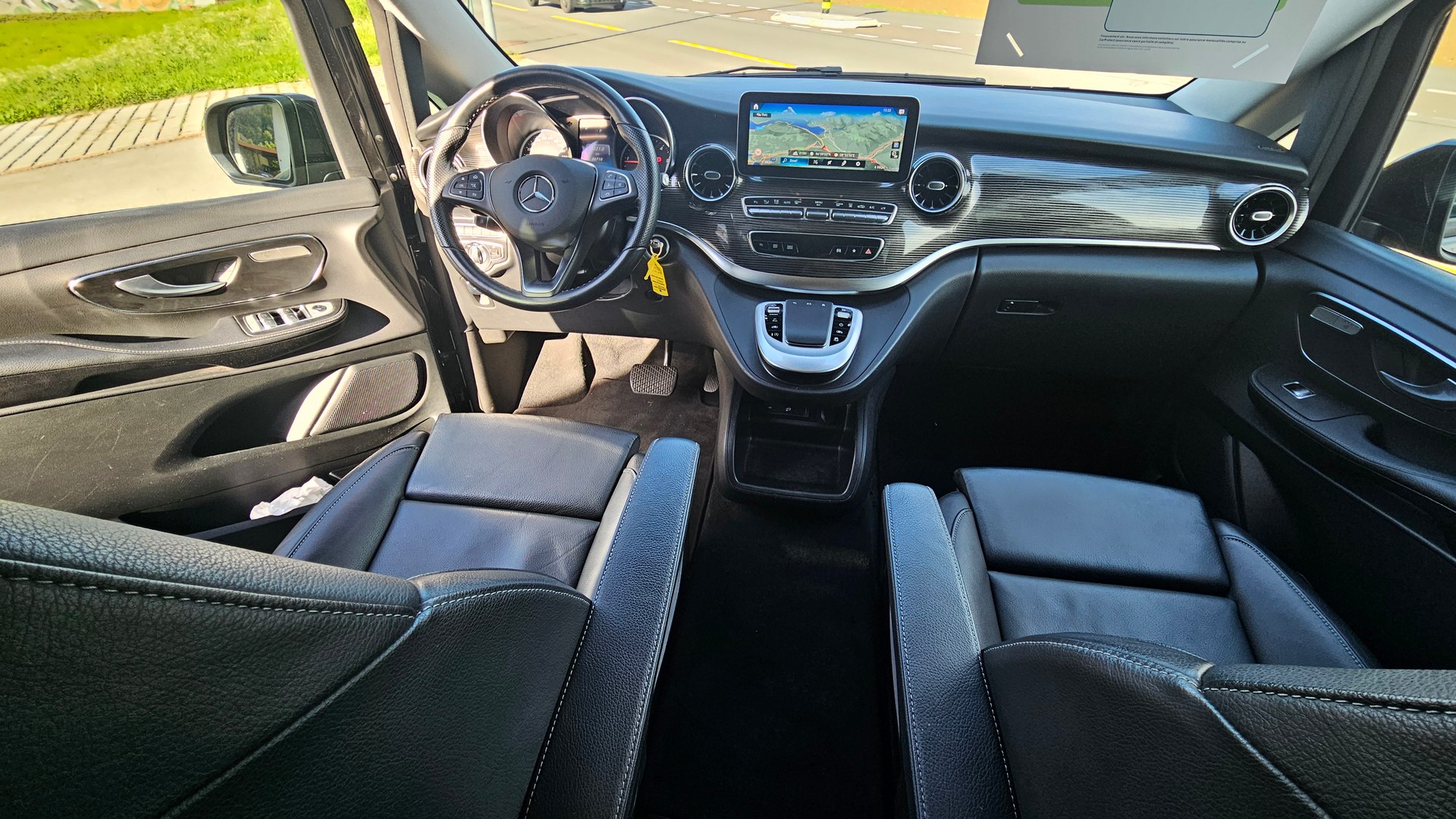 MERCEDES-BENZ V 300 d Avantgarde kompakt 4Matic 9G-Tronic-image-12