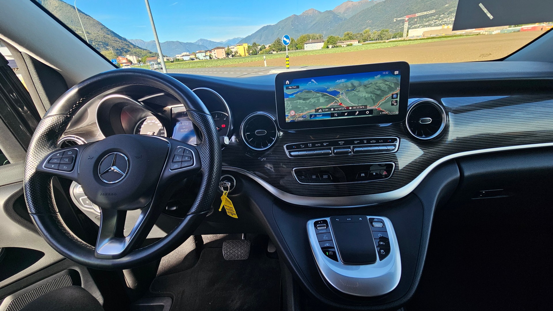 MERCEDES-BENZ V 300 d Avantgarde kompakt 4Matic 9G-Tronic-image-9
