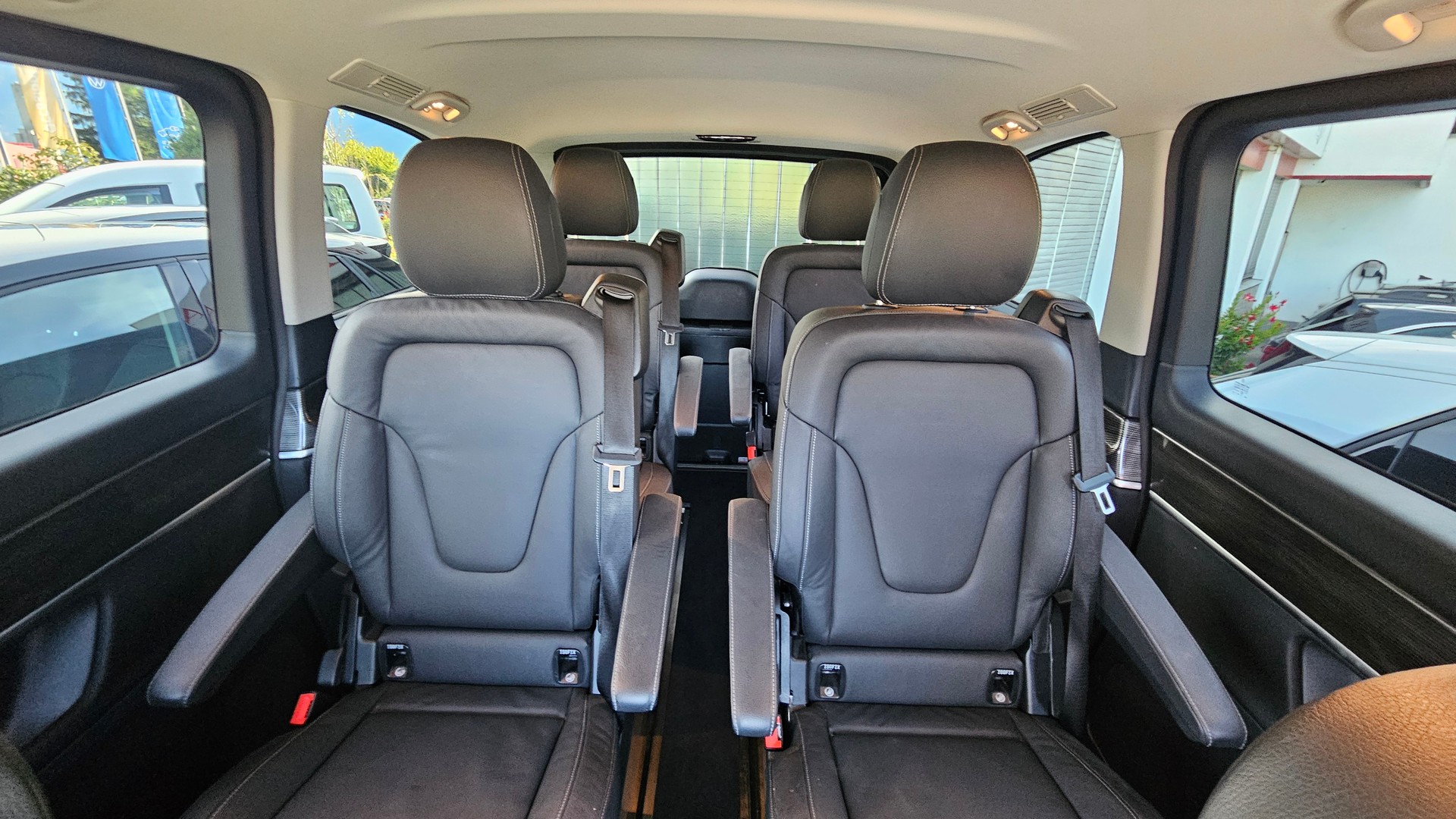 MERCEDES-BENZ V 300 d Avantgarde kompakt 4Matic 9G-Tronic-image-11