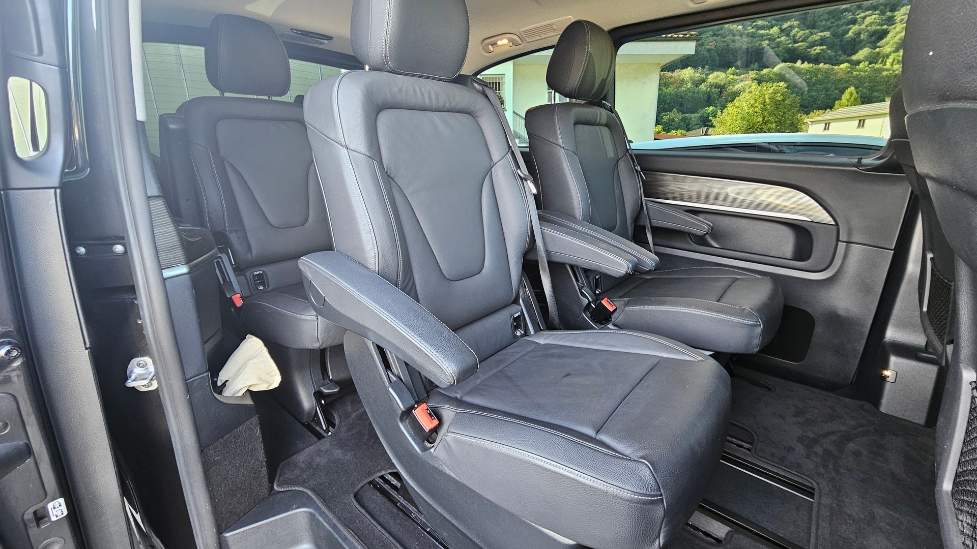 MERCEDES-BENZ V 300 d Avantgarde kompakt 4Matic 9G-Tronic-image-4