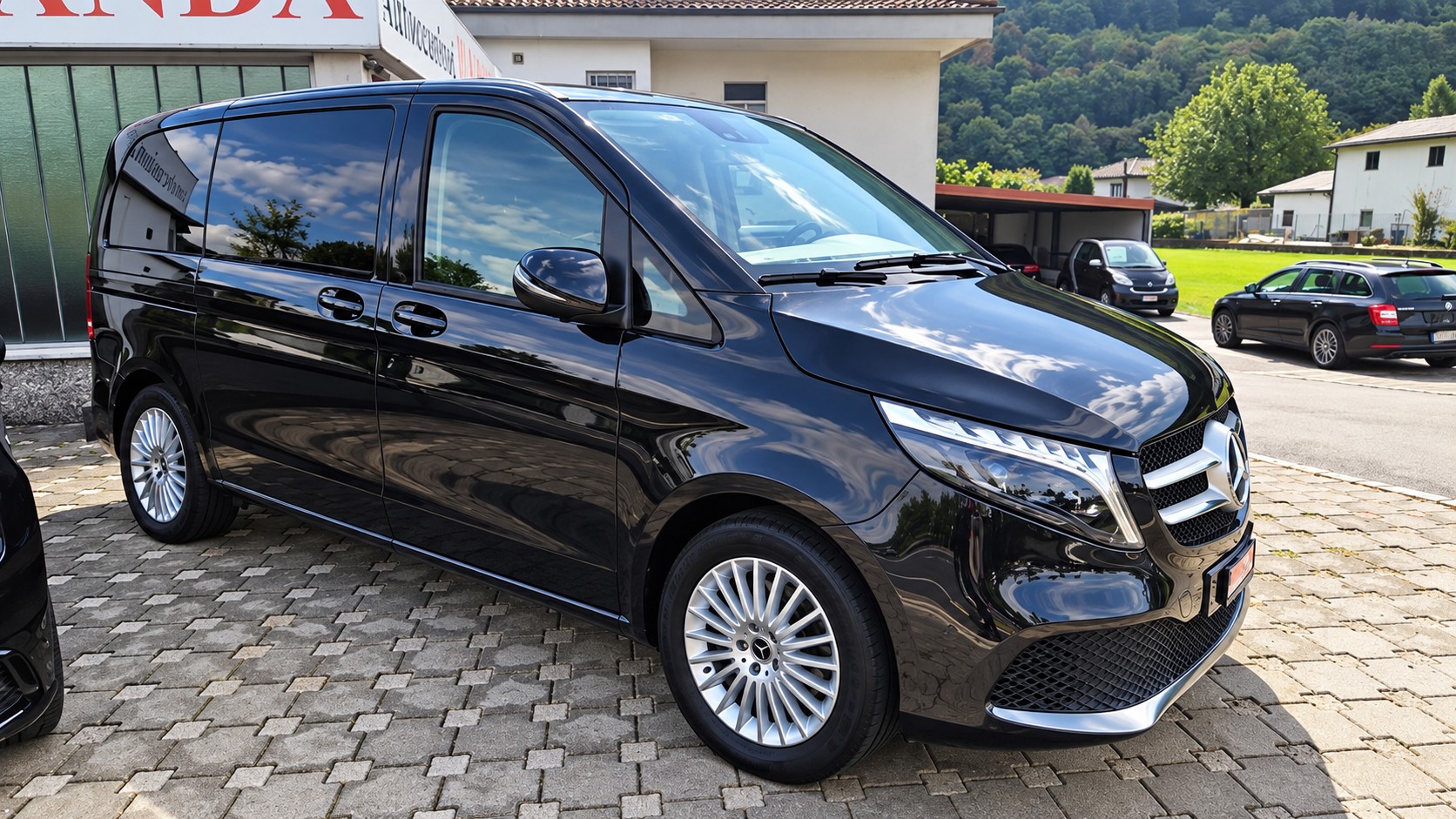 MERCEDES-BENZ V 300 d Avantgarde kompakt 4Matic 9G-Tronic-image-1