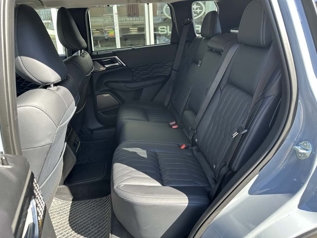 MITSUBISHI Outlander 2.4 PHEV Instyle 4x4-image-8