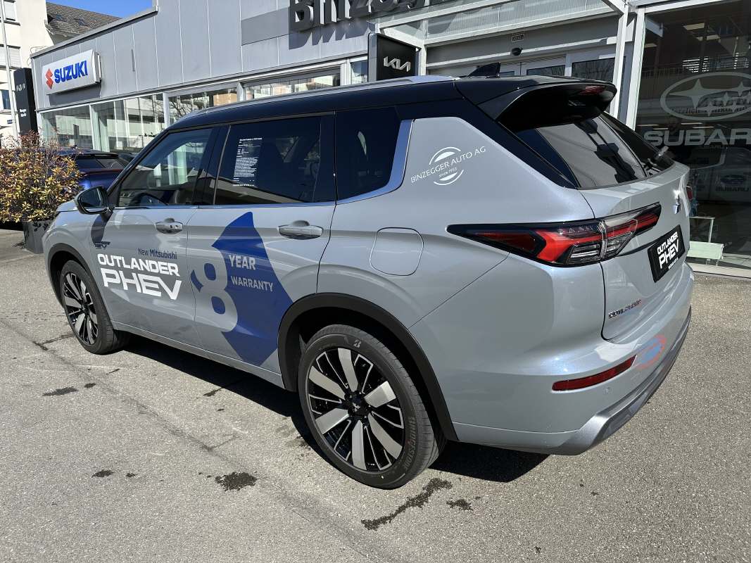 MITSUBISHI Outlander 2.4 PHEV Instyle 4x4-image-3