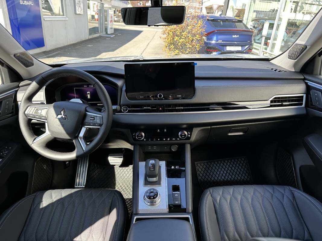 MITSUBISHI Outlander 2.4 PHEV Instyle 4x4-image-6