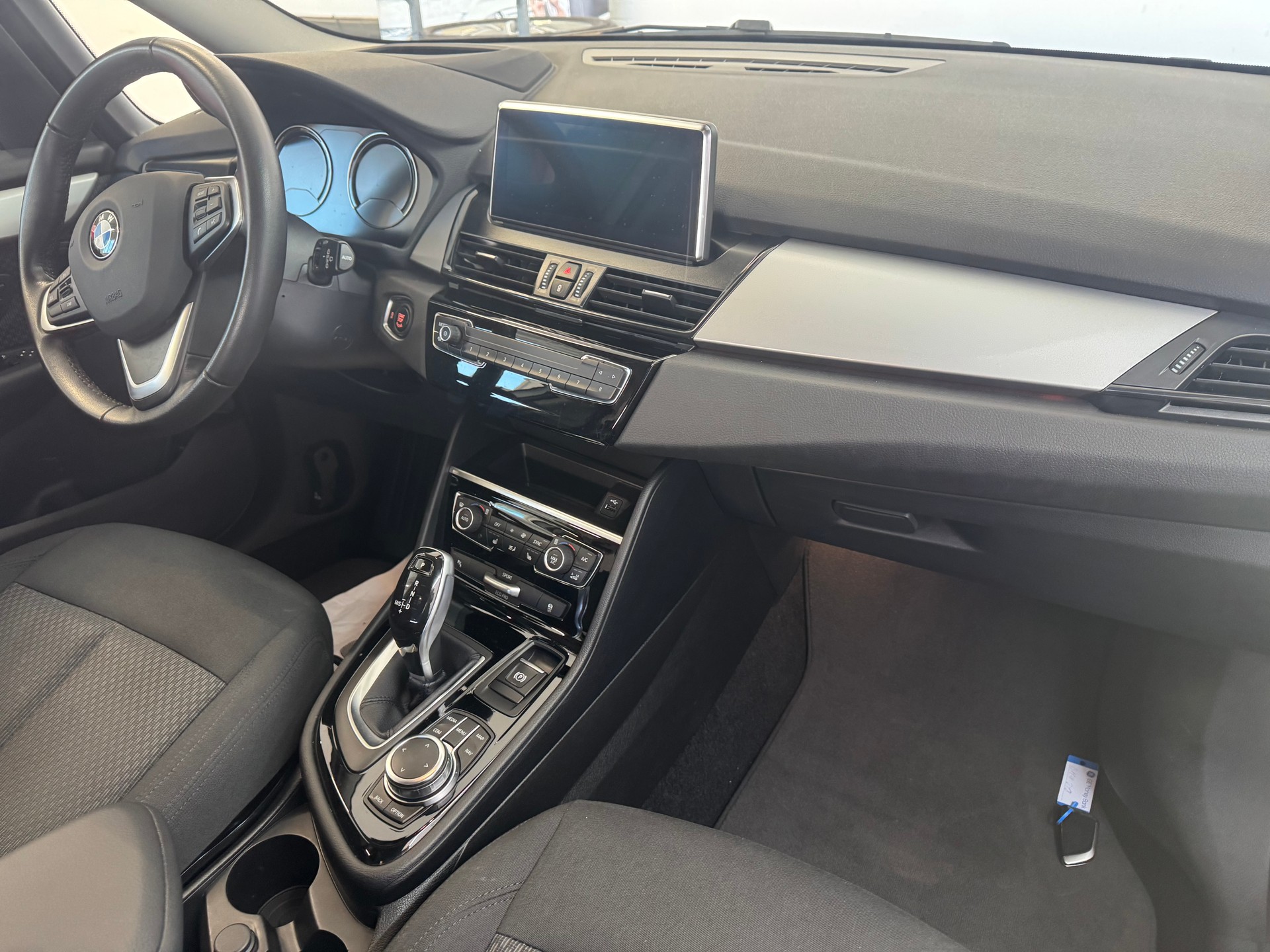 BMW 218d xDrive Gran Tourer Steptronic-image-6