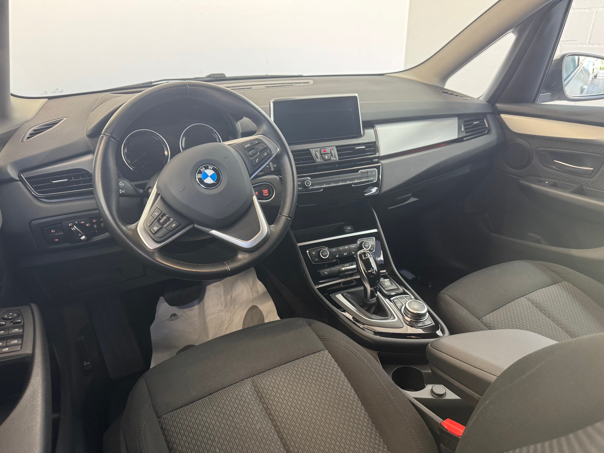 BMW 218d xDrive Gran Tourer Steptronic-image-5