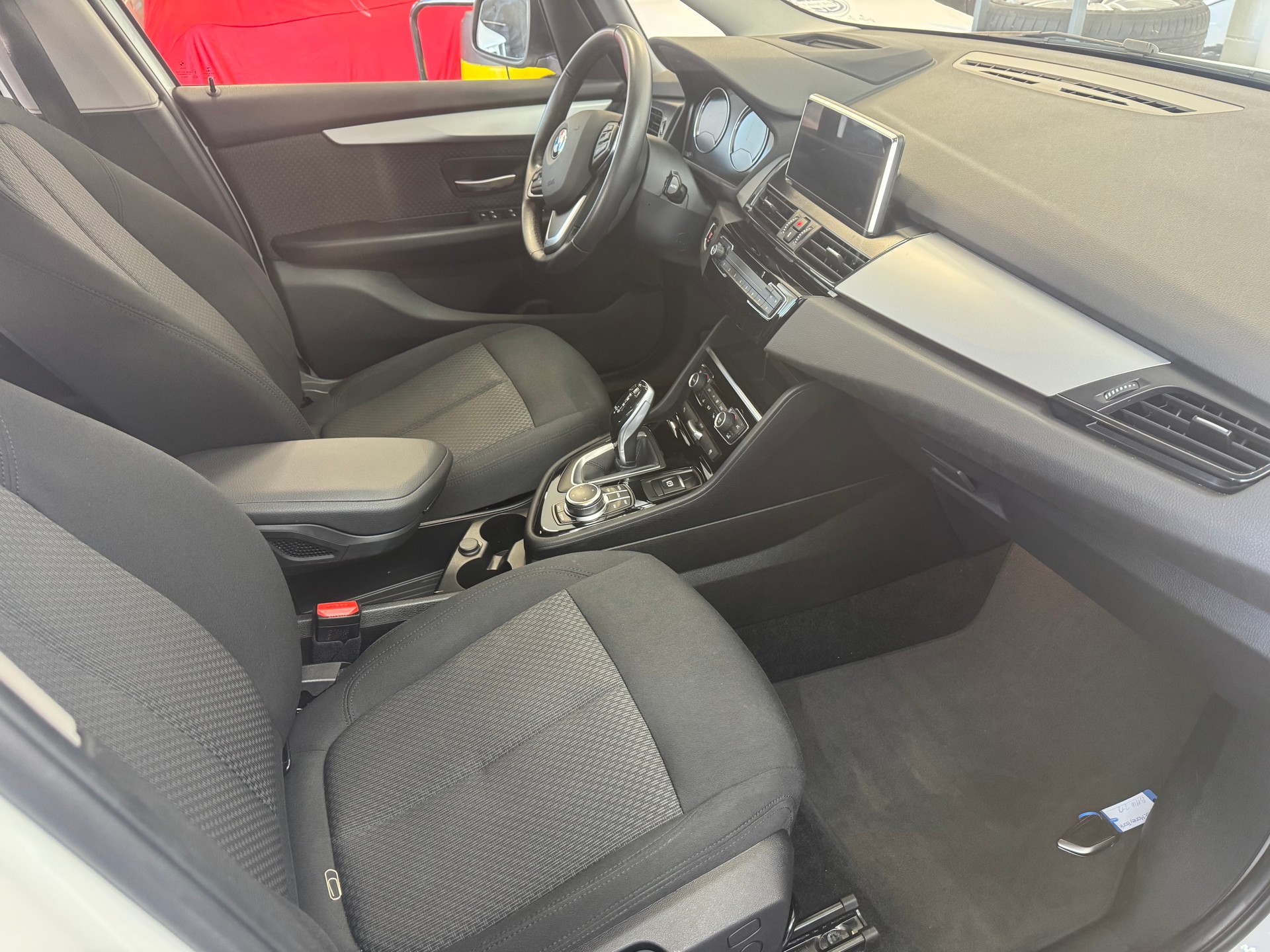 BMW 218d xDrive Gran Tourer Steptronic-image-7