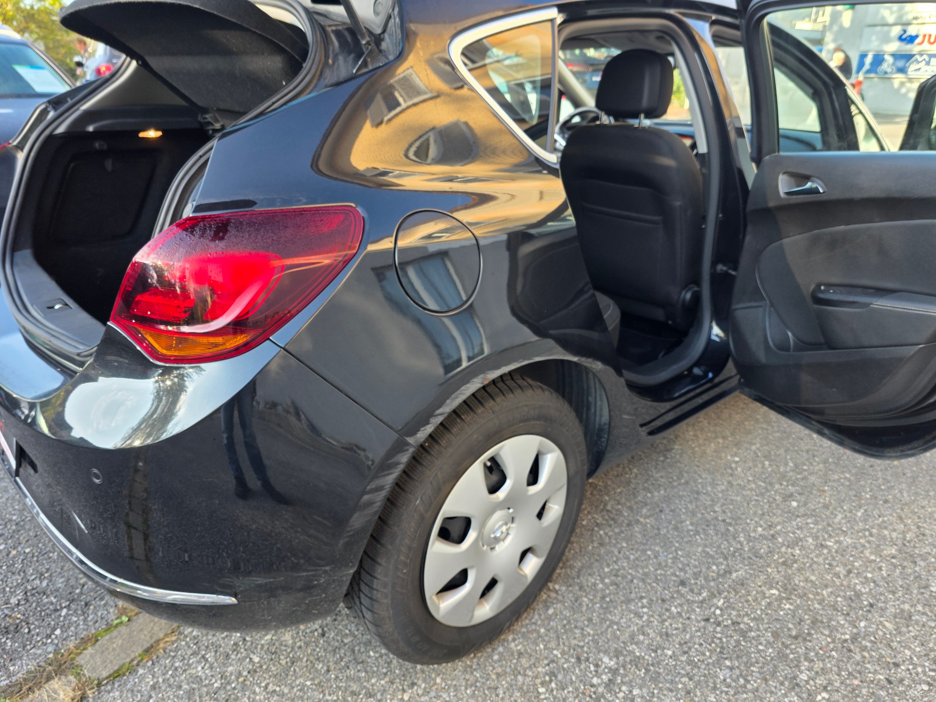 OPEL Astra 1.4i 16V Turbo Cosmo-image-14
