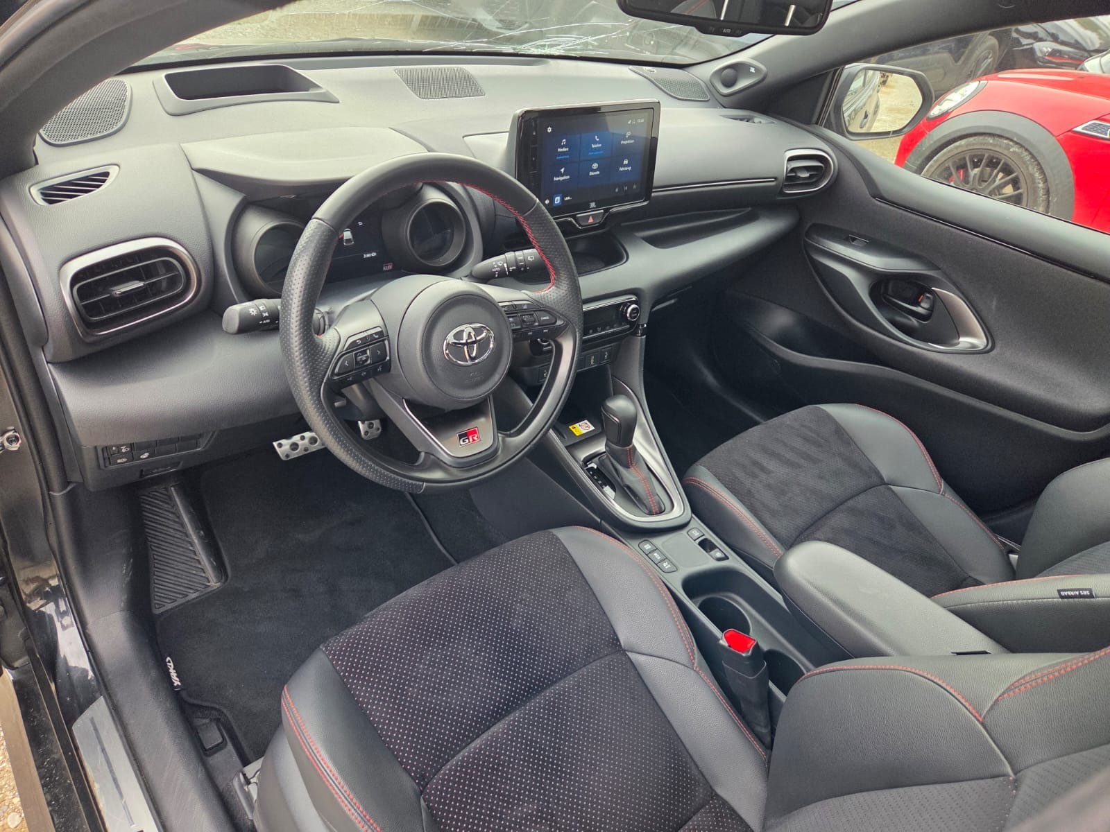 TOYOTA Yaris 1.5 GR Sport e-CVT-image-7