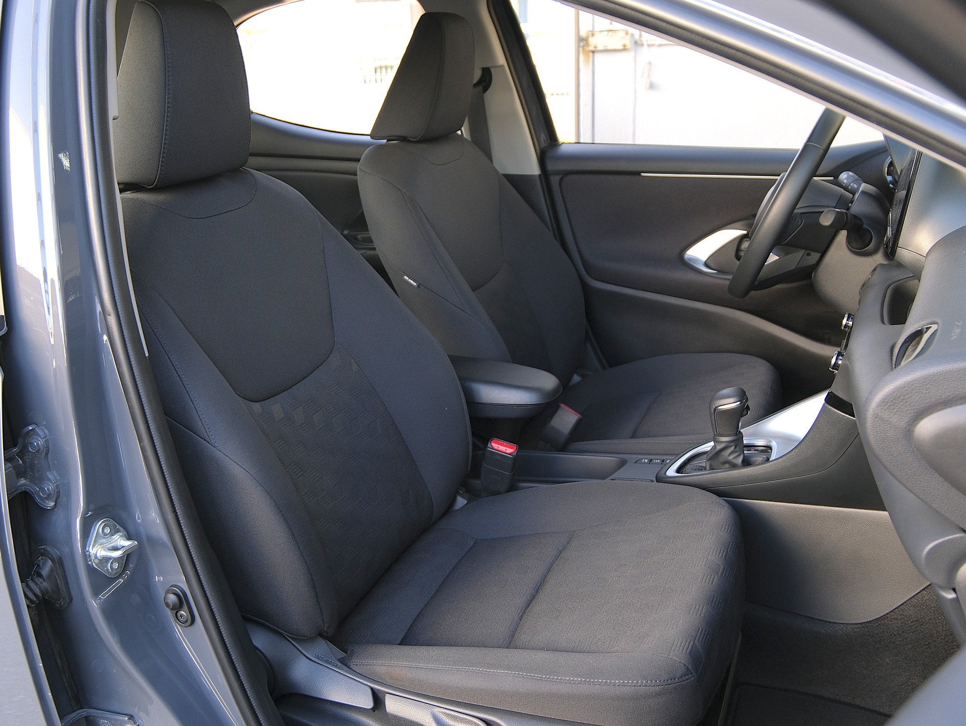 TOYOTA Yaris 1.5 Comfort e-CVT-image-14