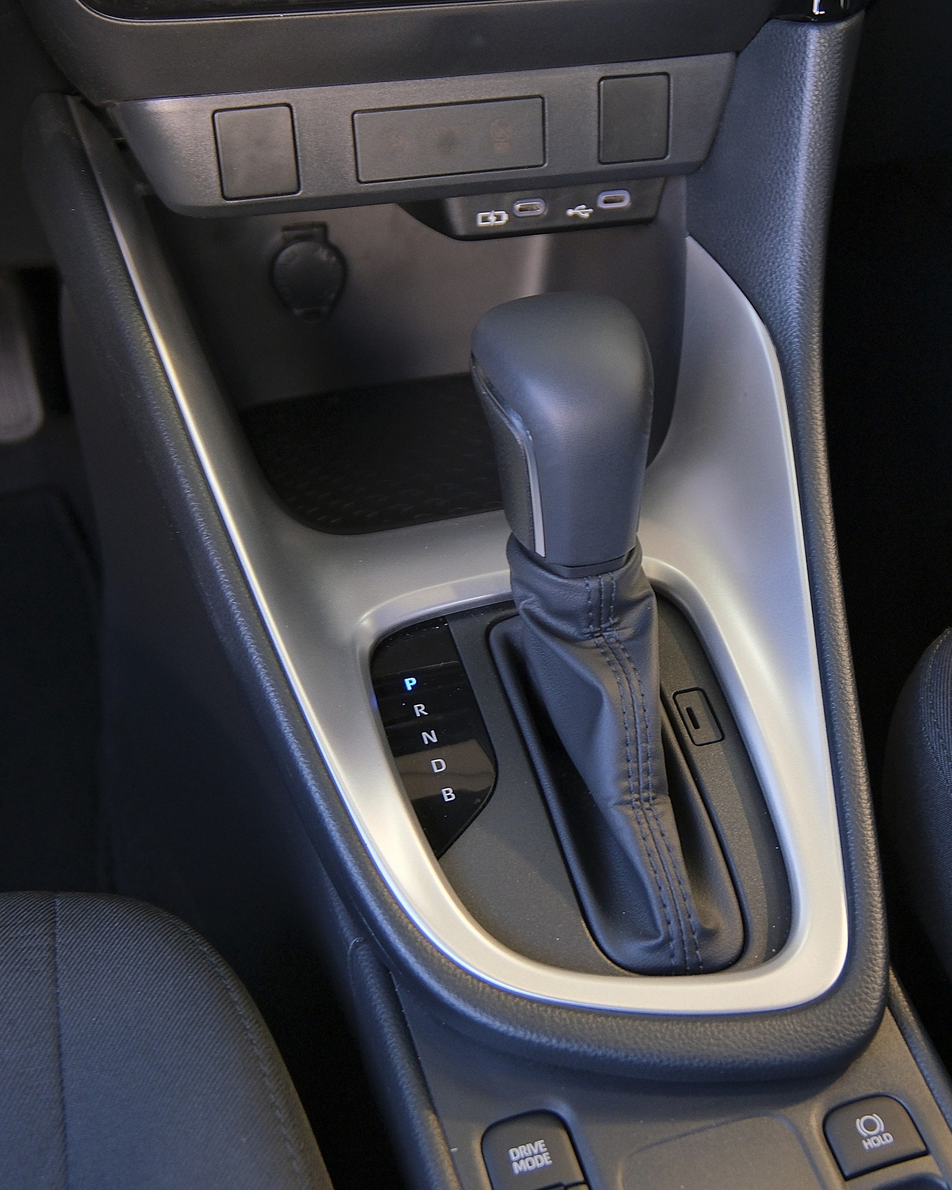 TOYOTA Yaris 1.5 Comfort e-CVT-image-23
