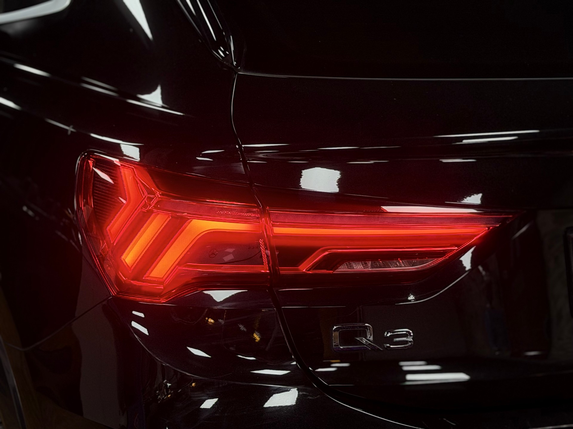 AUDI Q3 Sportback 45 TFSI S line quattro S-tronic-image-7