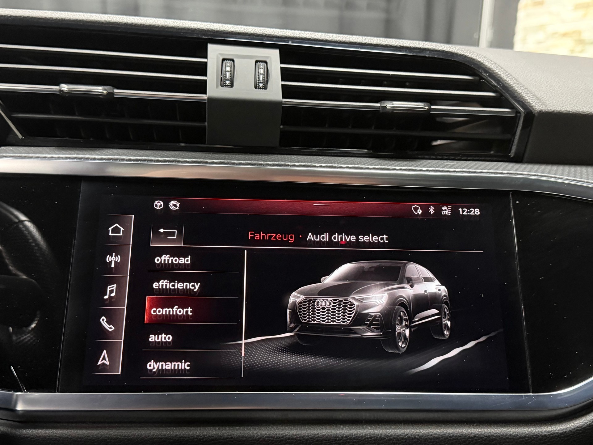 AUDI Q3 Sportback 45 TFSI S line quattro S-tronic-image-23