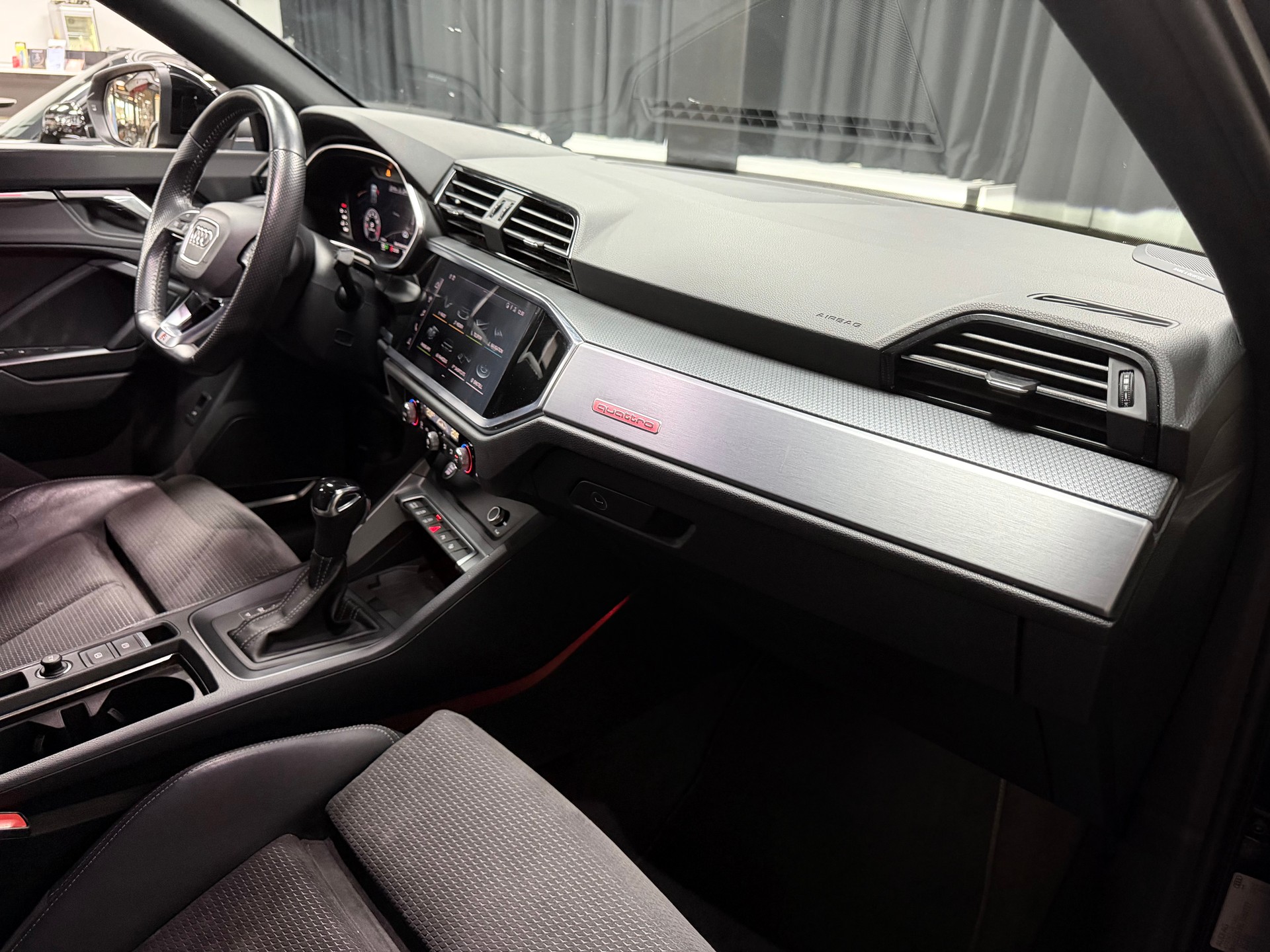 AUDI Q3 Sportback 45 TFSI S line quattro S-tronic-image-30