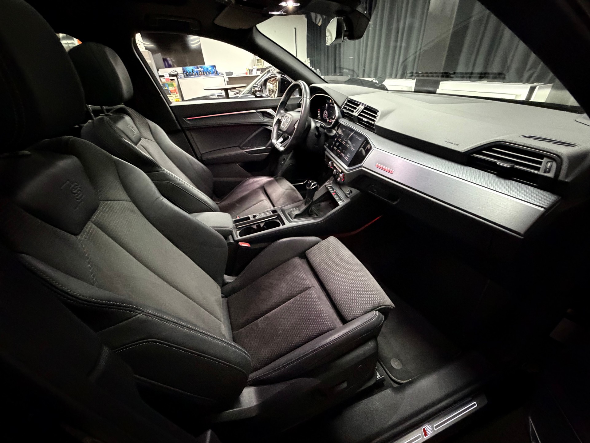 AUDI Q3 Sportback 45 TFSI S line quattro S-tronic-image-29