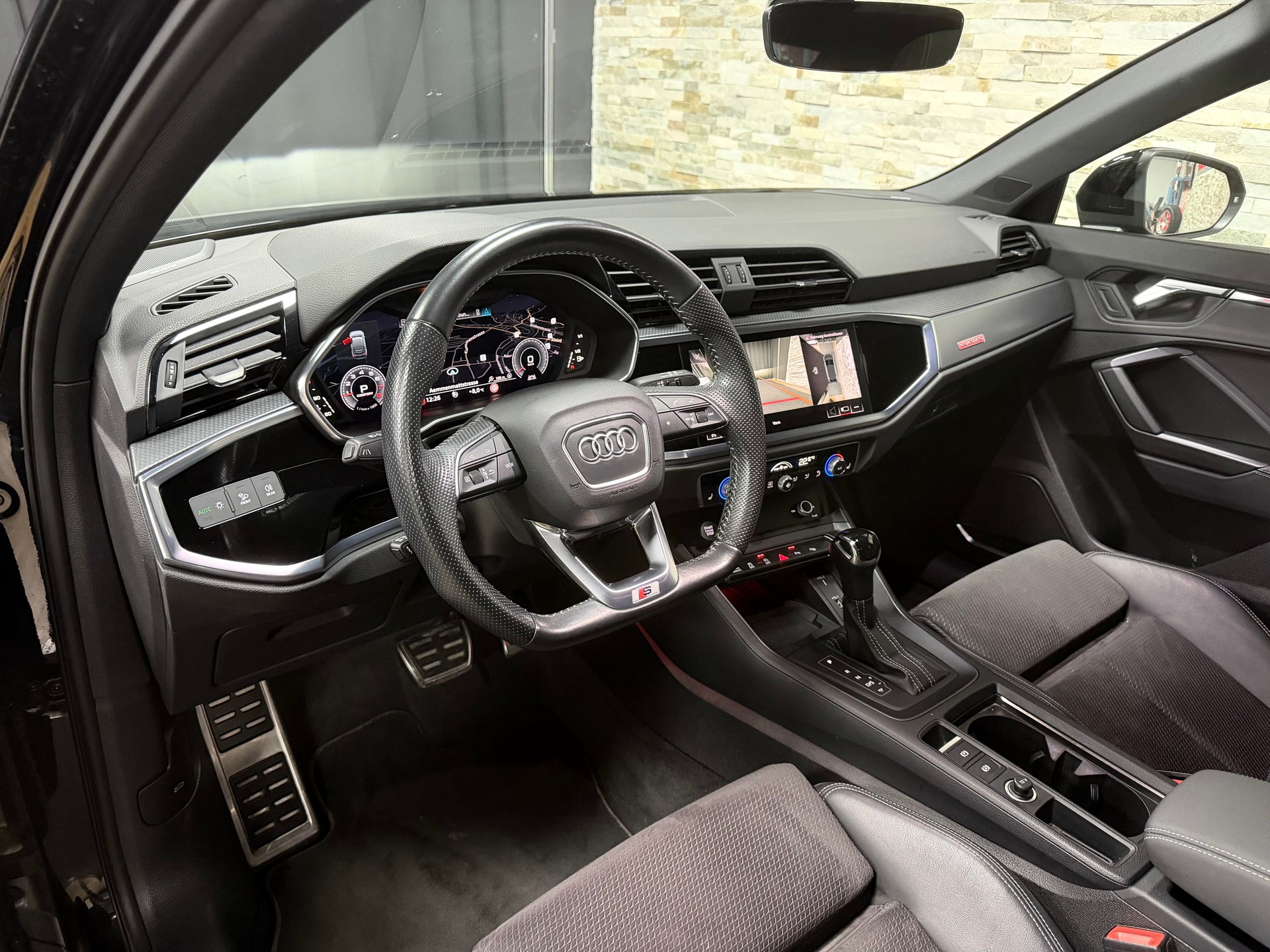 AUDI Q3 Sportback 45 TFSI S line quattro S-tronic-image-14