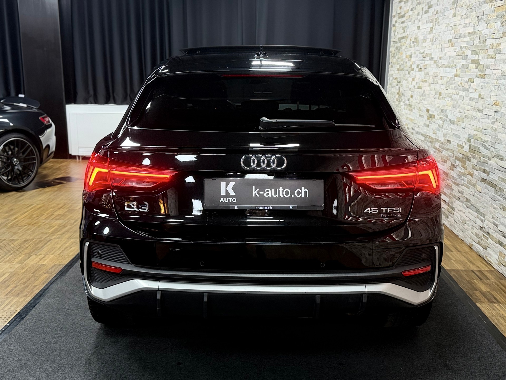 AUDI Q3 Sportback 45 TFSI S line quattro S-tronic-image-2
