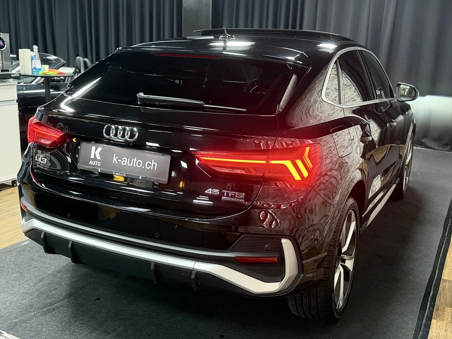 AUDI Q3 Sportback 45 TFSI S line quattro S-tronic-image-3