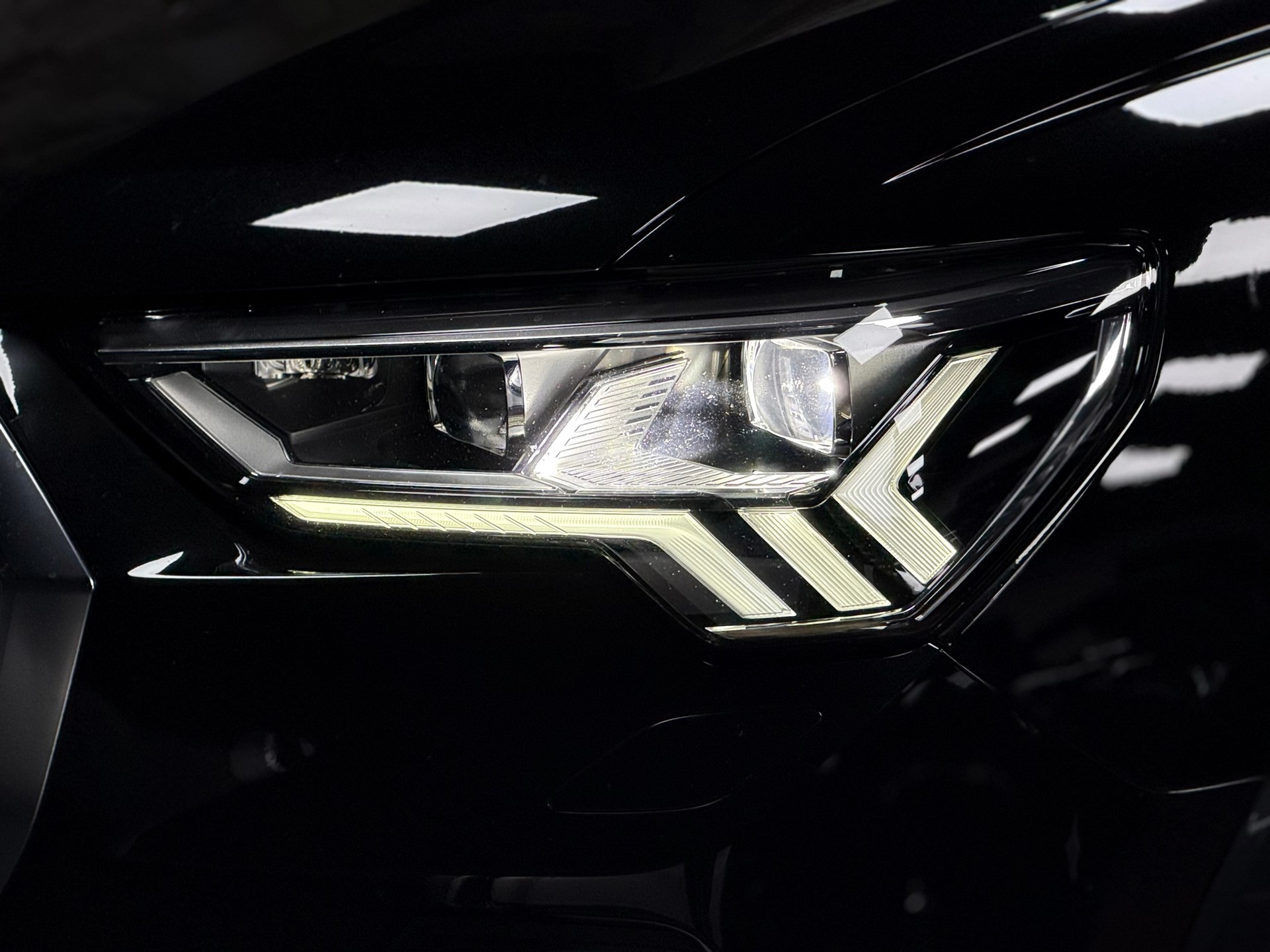 AUDI Q3 Sportback 45 TFSI S line quattro S-tronic-image-6