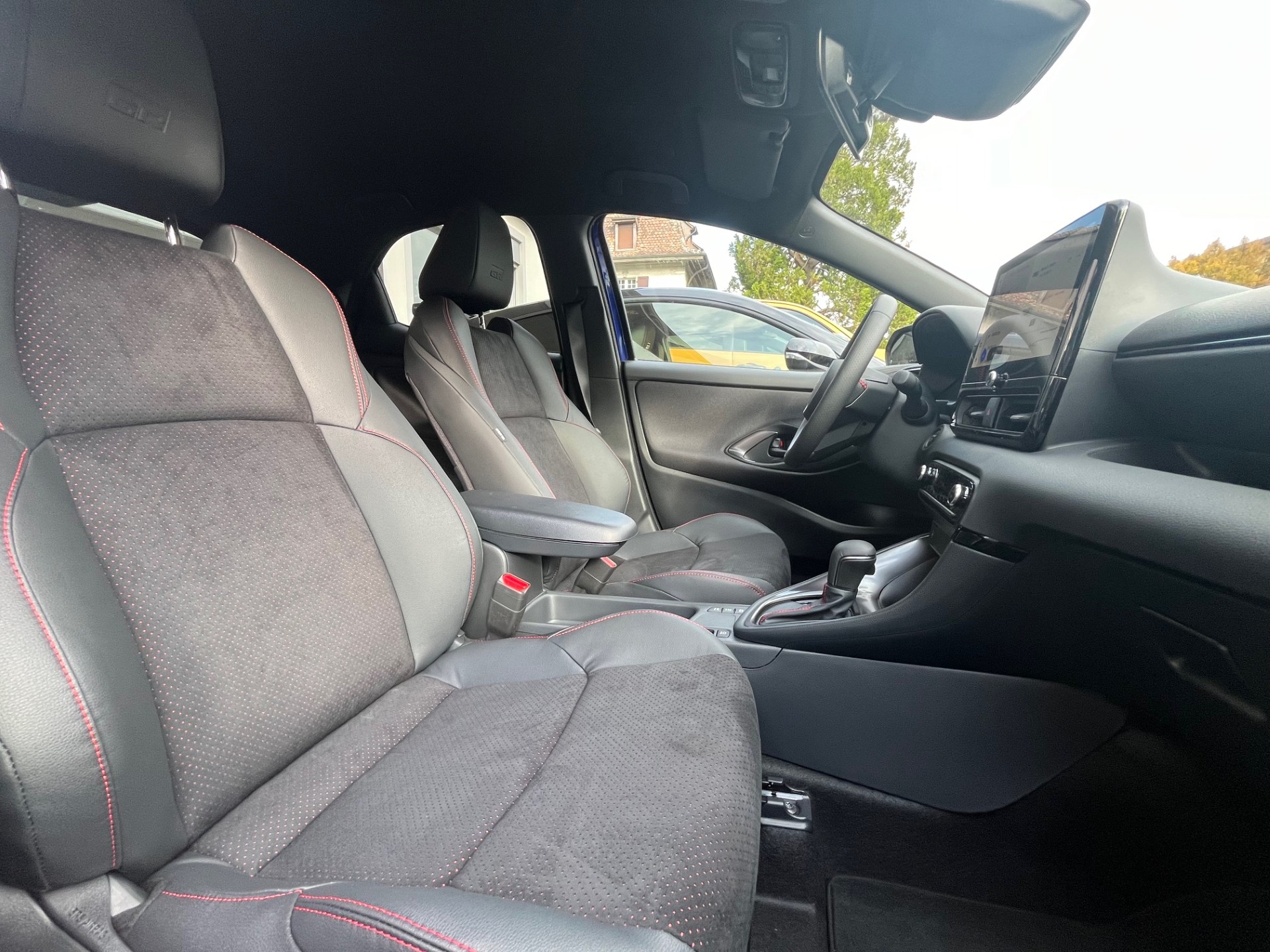 TOYOTA Yaris 1.5 GR Sport e-CVT-image-5