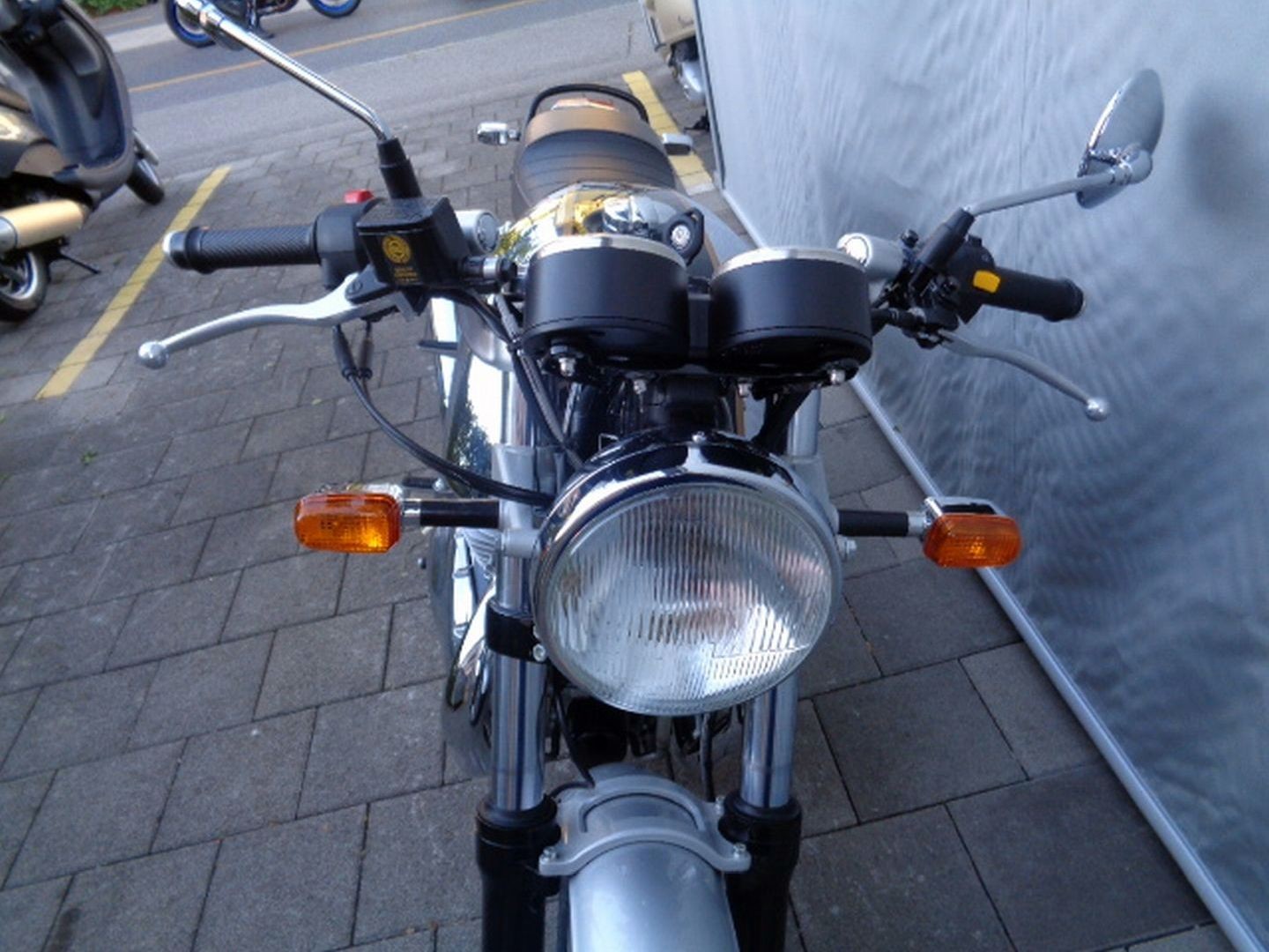 ROYAL ENFIELD GT 650 TWIN-image-5