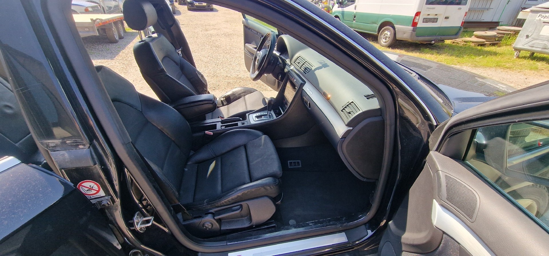 AUDI A4 2.0 Turbo FSI quattro-image-9