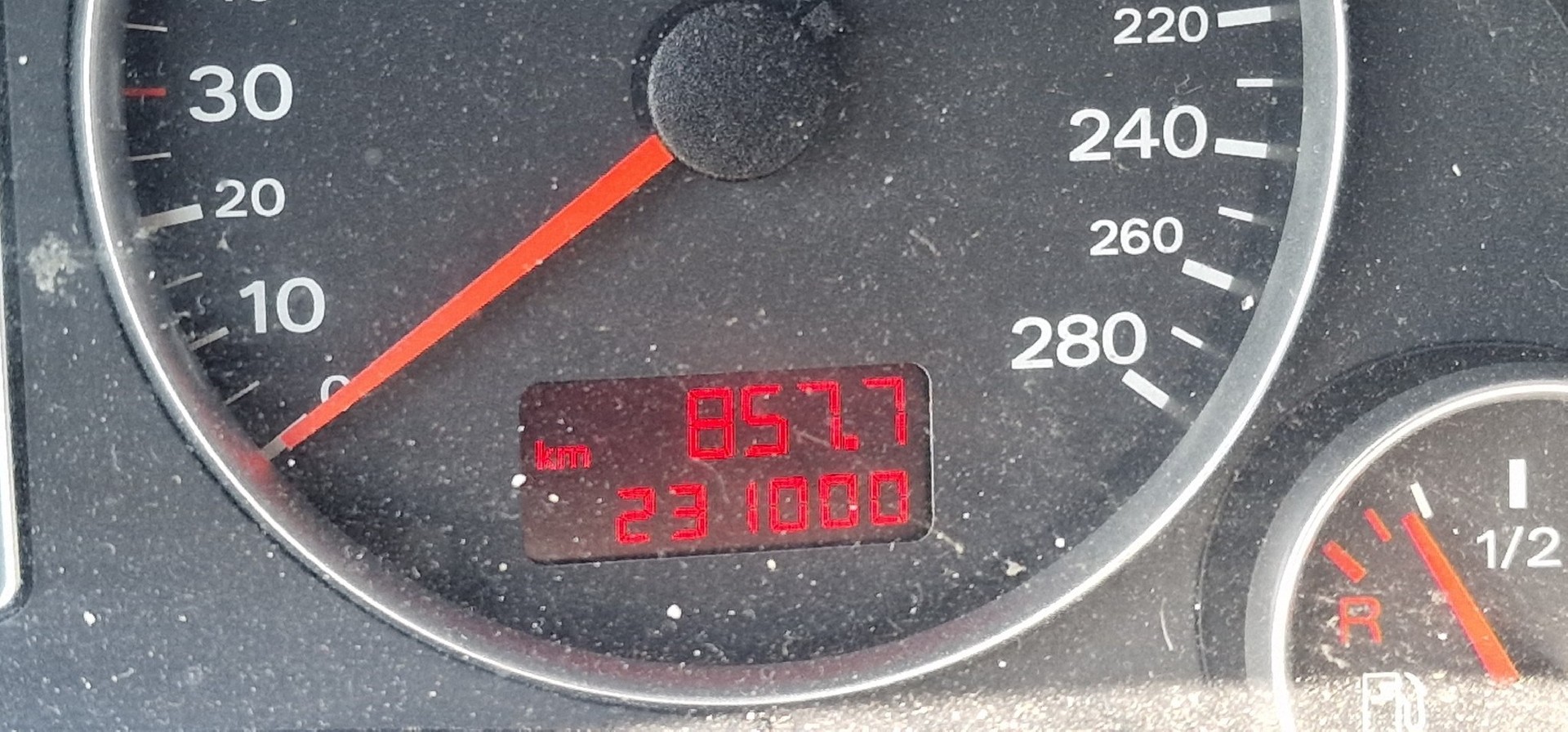 AUDI A4 2.0 Turbo FSI quattro-image-13