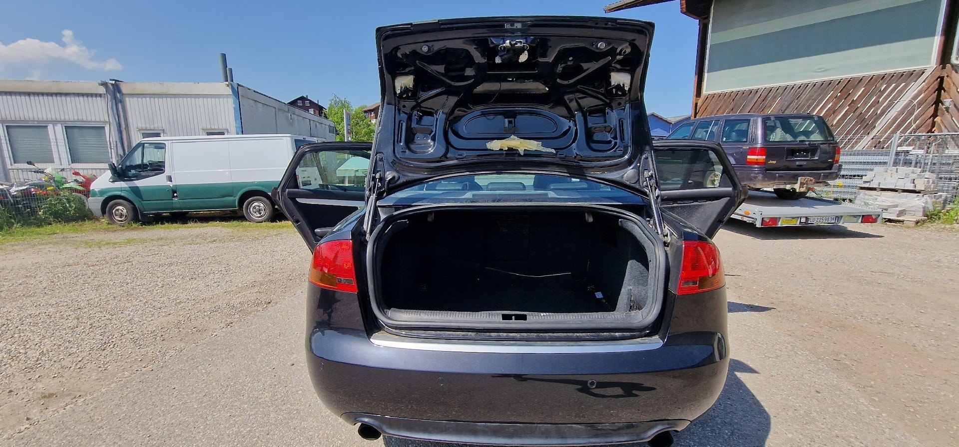 AUDI A4 2.0 Turbo FSI quattro-image-11