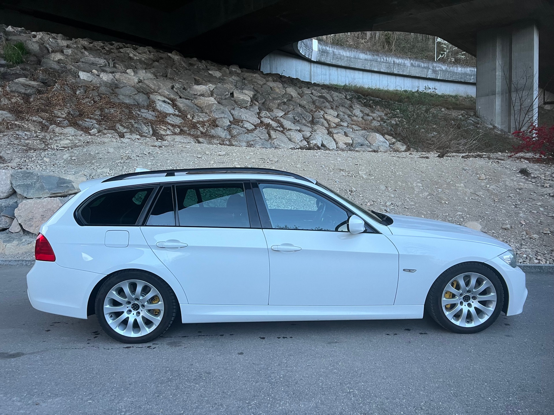 BMW 335i xDrive Touring Steptronic M-Sportpaket-image-4