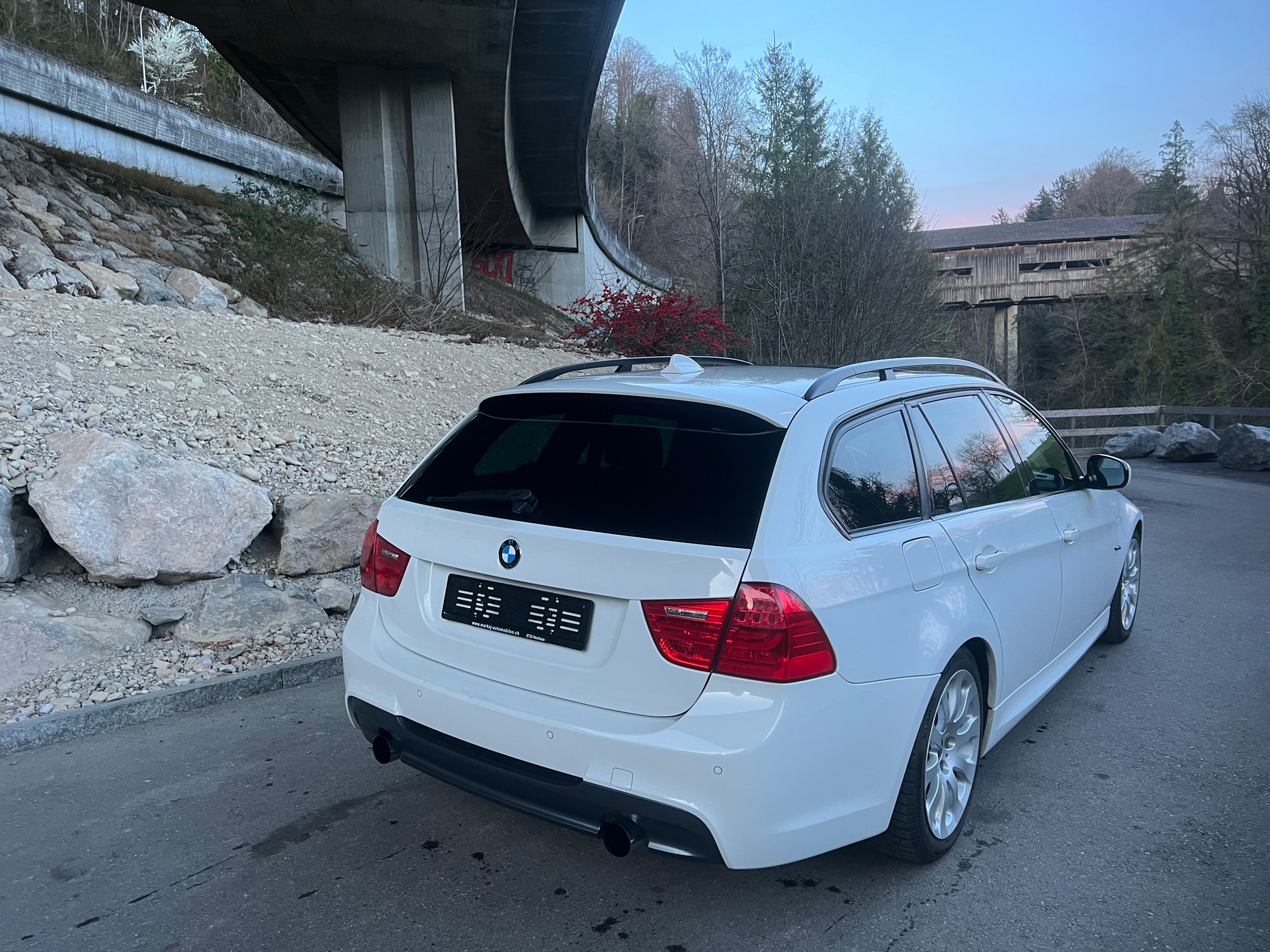 BMW 335i xDrive Touring Steptronic M-Sportpaket-image-2