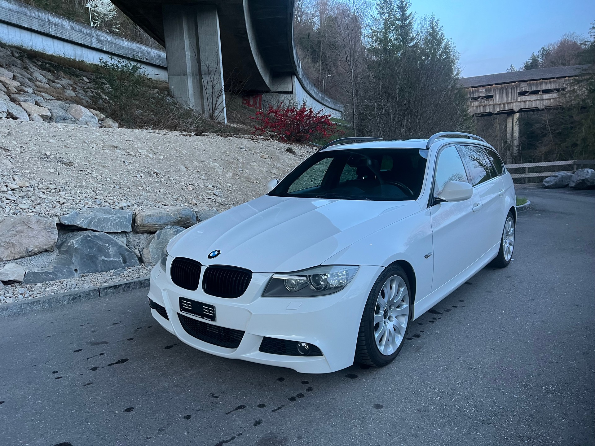 BMW 335i xDrive Touring Steptronic M-Sportpaket-image-0