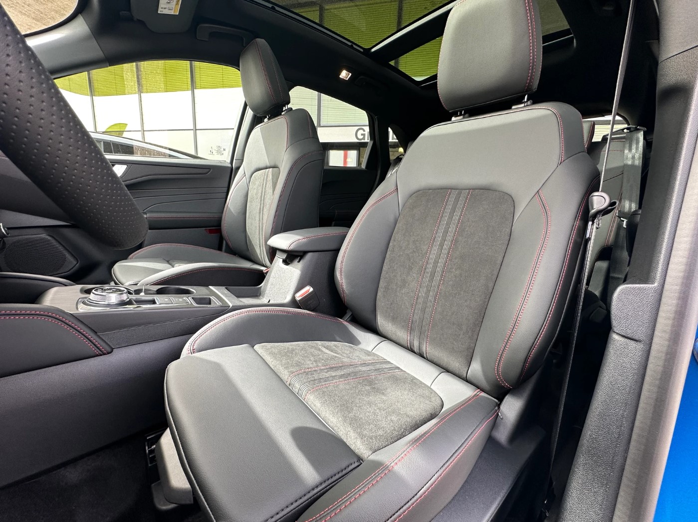 FORD Kuga 2.5 FHEV ST-Line X 4WD-image-6
