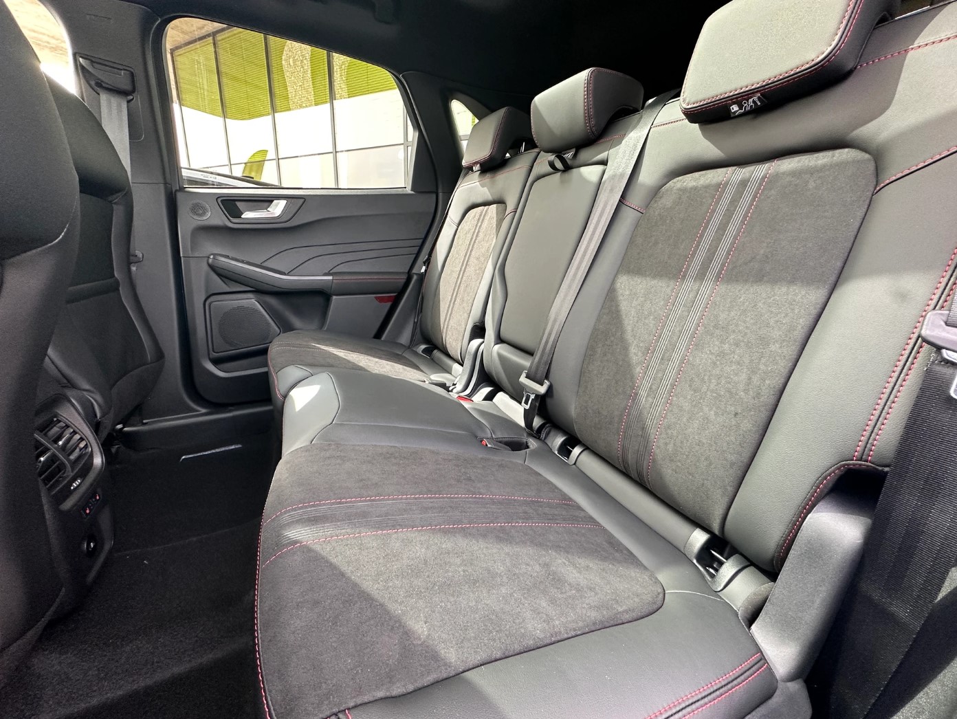 FORD Kuga 2.5 FHEV ST-Line X 4WD-image-7